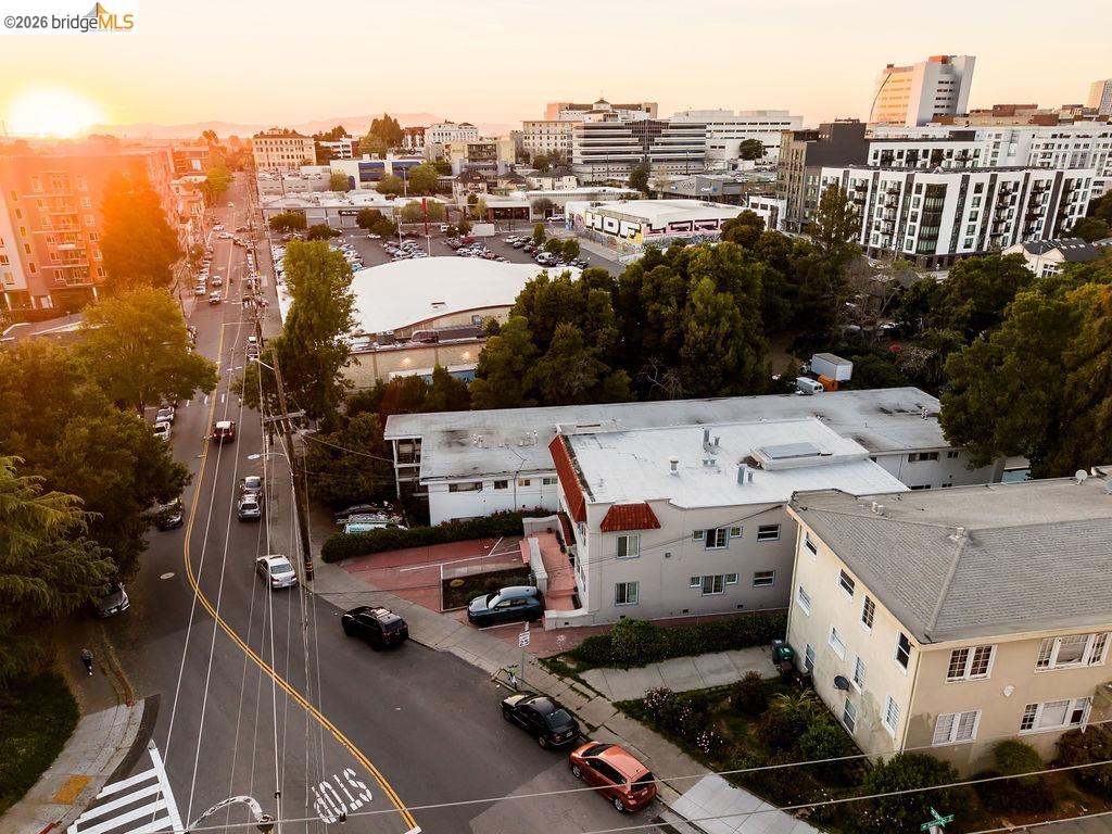 Detail Gallery Image 8 of 27 For 256 29th St, Oakland,  CA 94611 - – Beds | – Baths