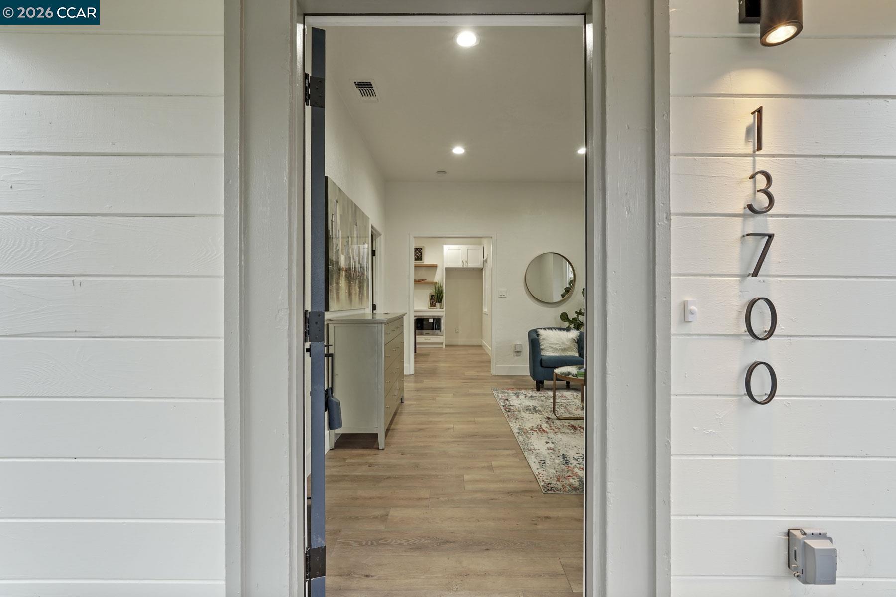 Detail Gallery Image 2 of 33 For 13700 E Hammond, Lockeford,  CA 95237 - 2 Beds | 1 Baths