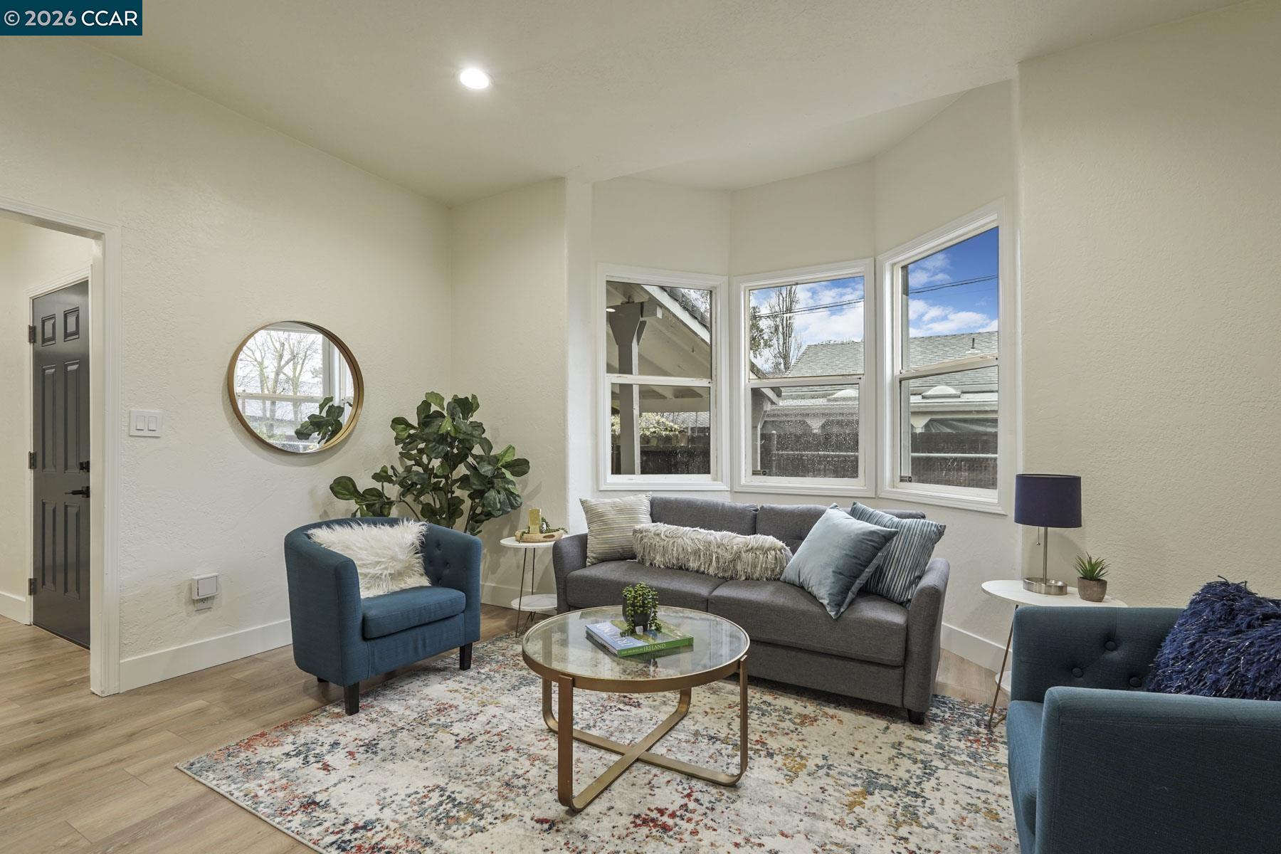 Detail Gallery Image 3 of 33 For 13700 E Hammond, Lockeford,  CA 95237 - 2 Beds | 1 Baths