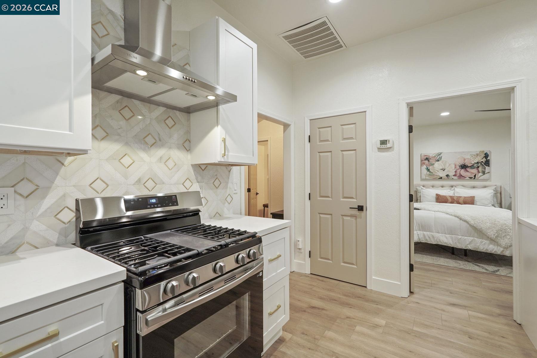 Detail Gallery Image 7 of 33 For 13700 E Hammond, Lockeford,  CA 95237 - 2 Beds | 1 Baths