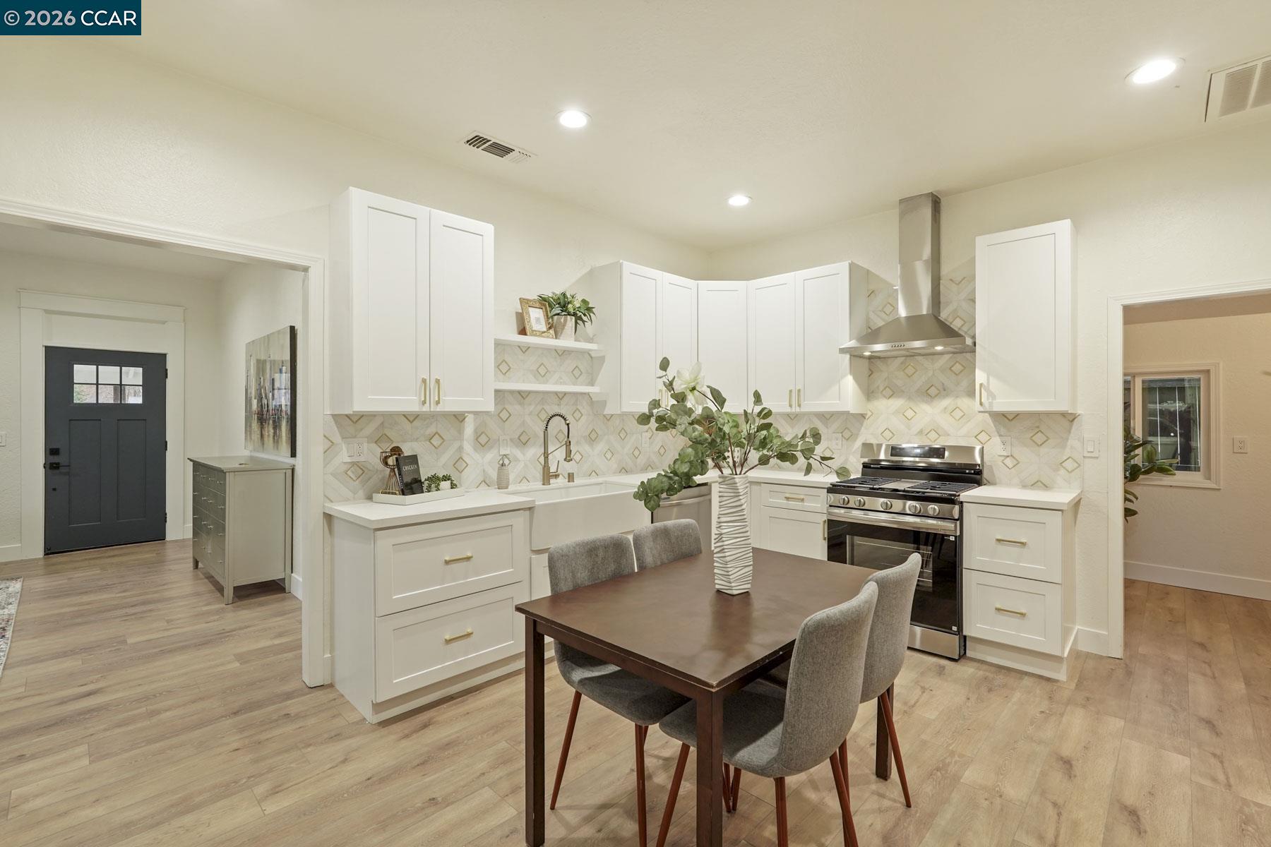 Detail Gallery Image 8 of 33 For 13700 E Hammond, Lockeford,  CA 95237 - 2 Beds | 1 Baths