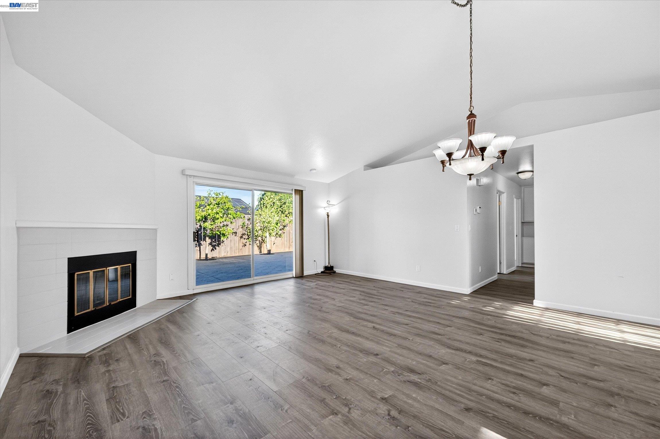 Detail Gallery Image 11 of 28 For 2032 Newport Dr, Pittsburg,  CA 94565 - 4 Beds | 2 Baths