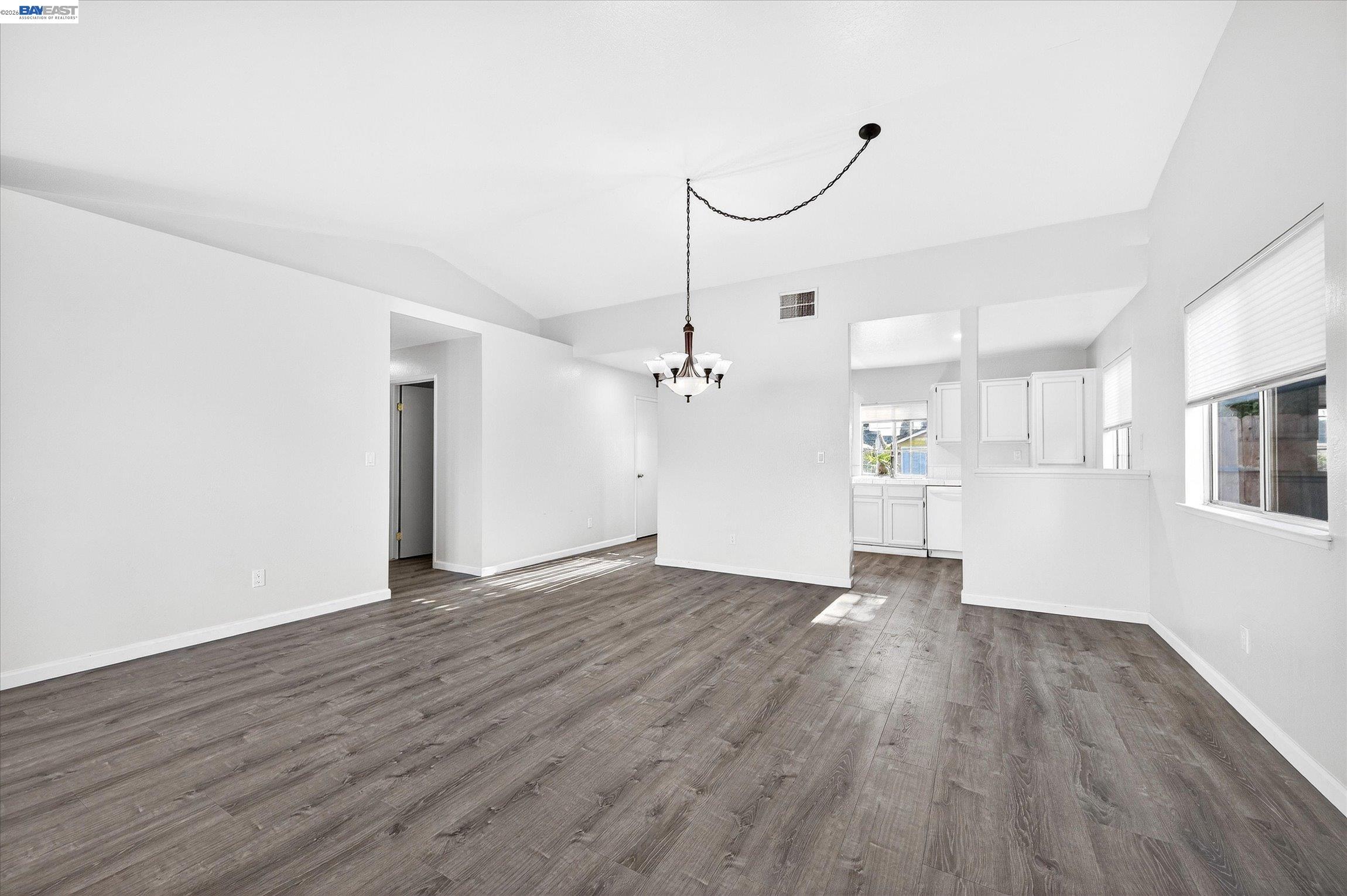 Detail Gallery Image 12 of 28 For 2032 Newport Dr, Pittsburg,  CA 94565 - 4 Beds | 2 Baths