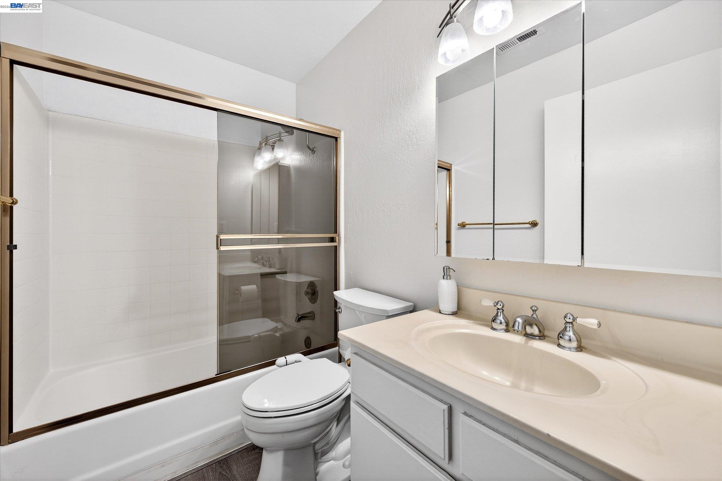 Detail Gallery Image 22 of 28 For 2032 Newport Dr, Pittsburg,  CA 94565 - 4 Beds | 2 Baths