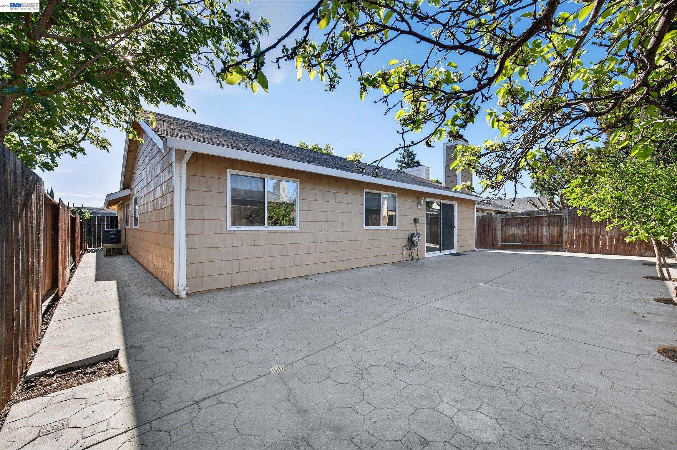 Detail Gallery Image 24 of 28 For 2032 Newport Dr, Pittsburg,  CA 94565 - 4 Beds | 2 Baths