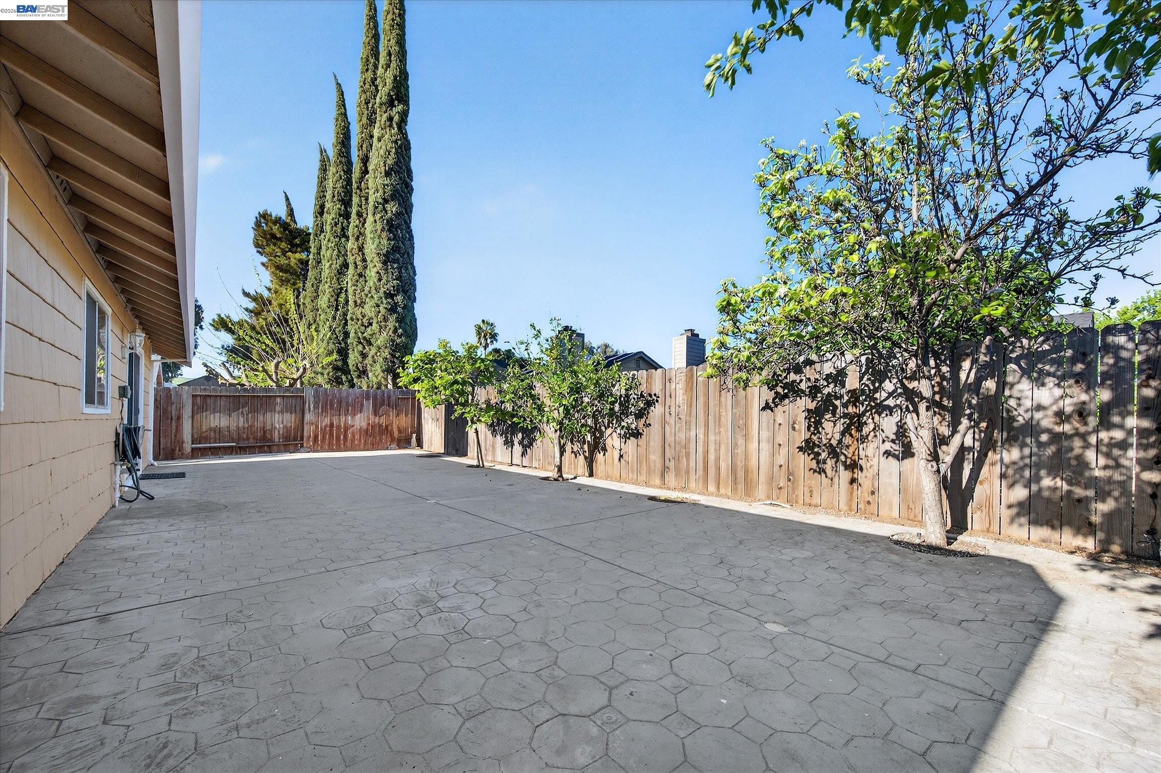 Detail Gallery Image 26 of 28 For 2032 Newport Dr, Pittsburg,  CA 94565 - 4 Beds | 2 Baths