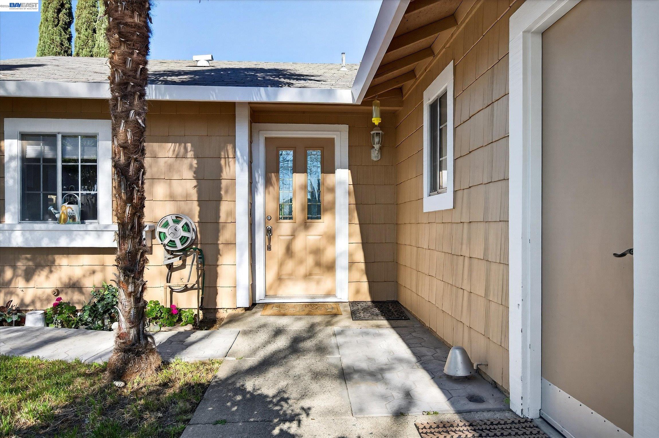 Detail Gallery Image 4 of 28 For 2032 Newport Dr, Pittsburg,  CA 94565 - 4 Beds | 2 Baths