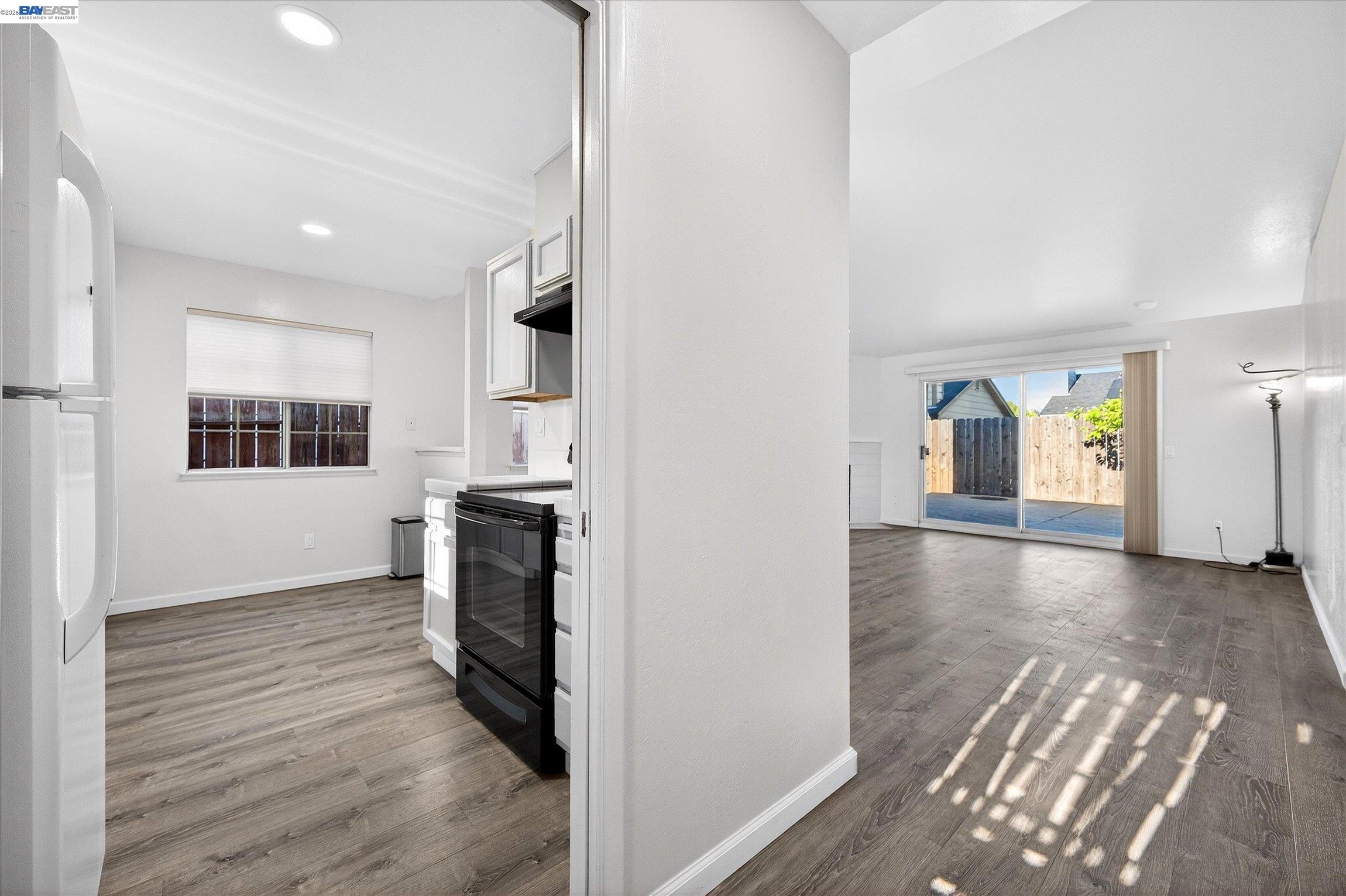 Detail Gallery Image 6 of 28 For 2032 Newport Dr, Pittsburg,  CA 94565 - 4 Beds | 2 Baths