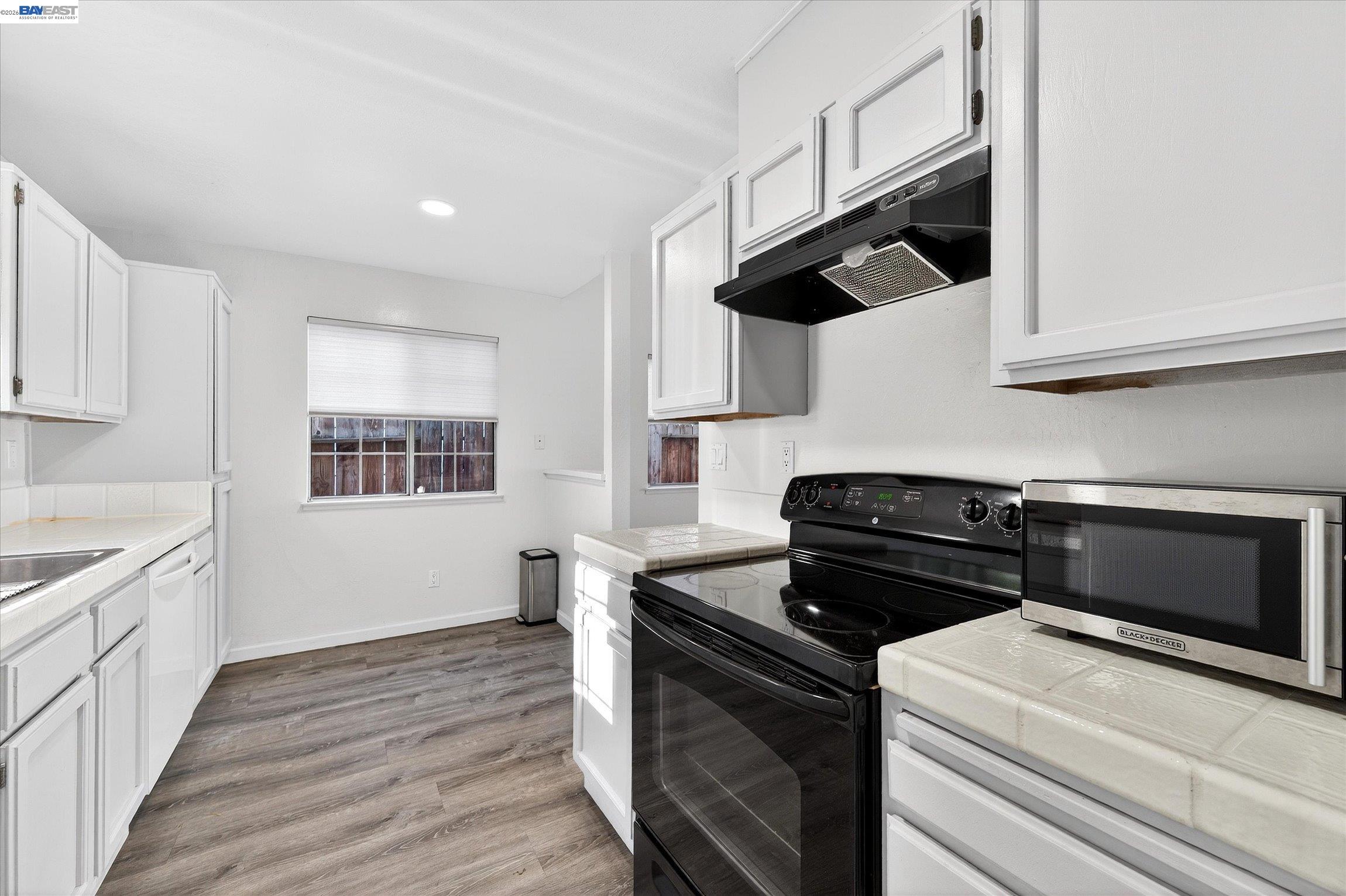 Detail Gallery Image 7 of 28 For 2032 Newport Dr, Pittsburg,  CA 94565 - 4 Beds | 2 Baths