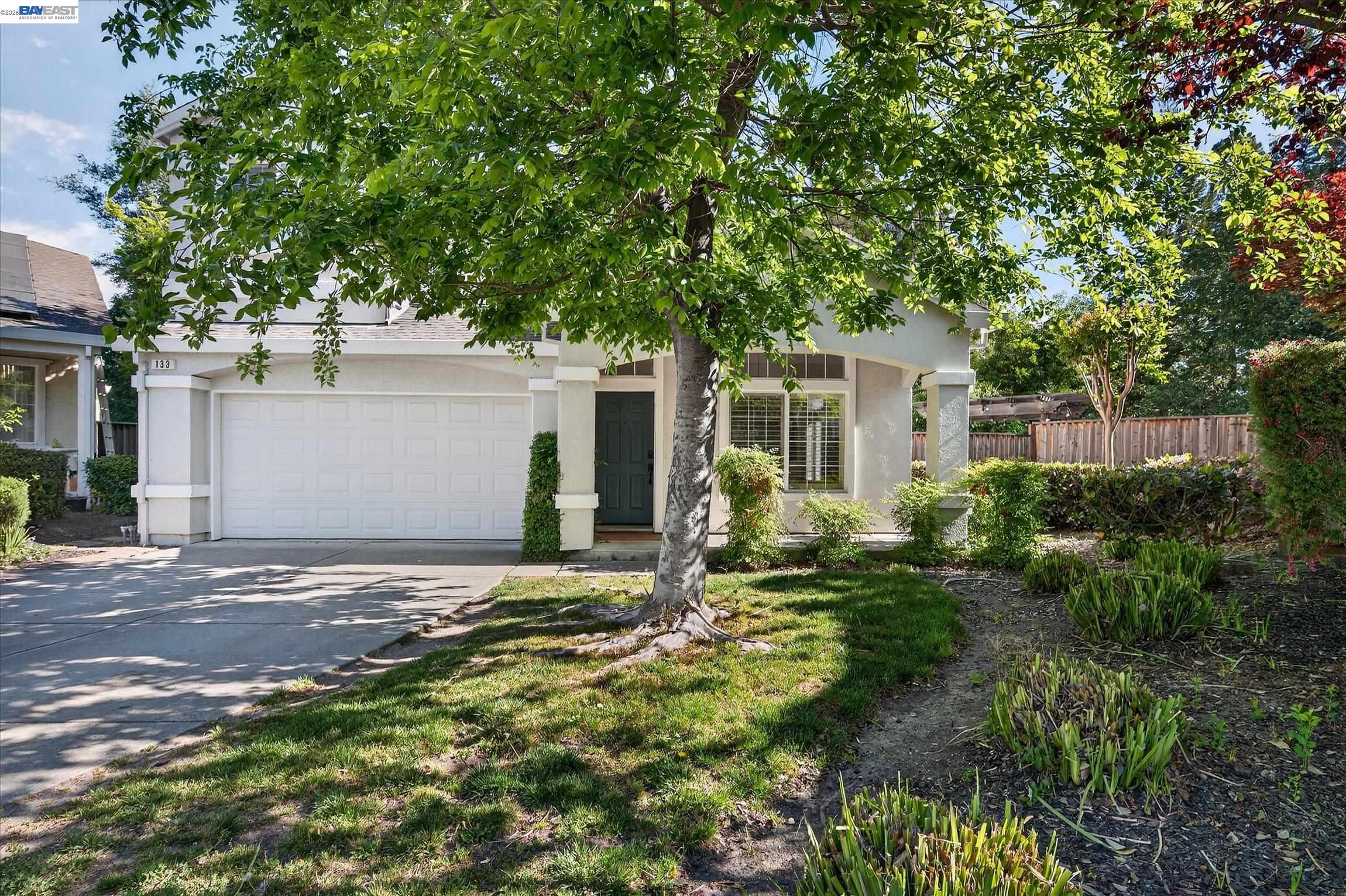 Detail Gallery Image 2 of 31 For 133 Sundance Pl, Martinez,  CA 94553 - 4 Beds | 2/1 Baths