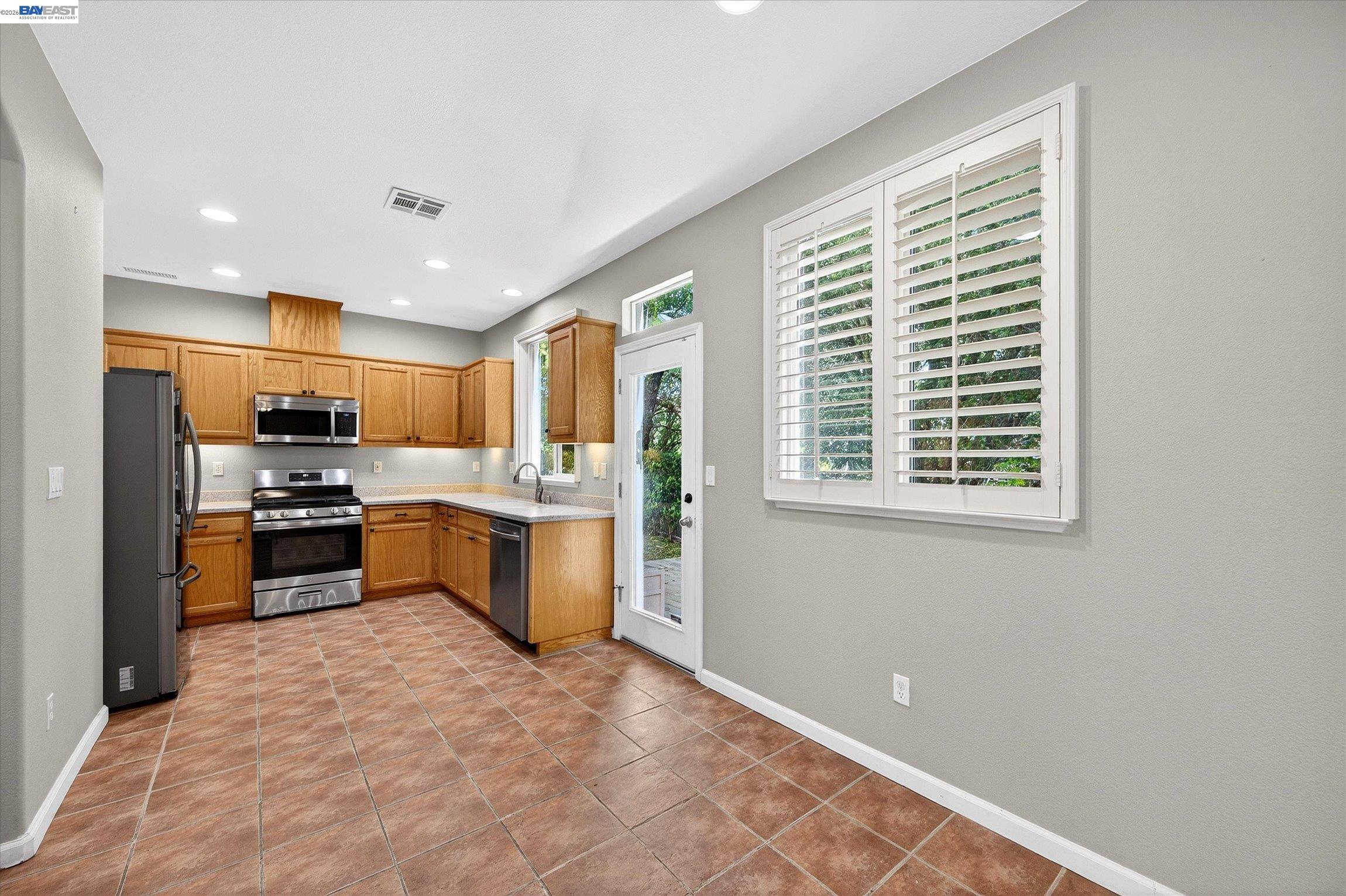 Detail Gallery Image 11 of 31 For 133 Sundance Pl, Martinez,  CA 94553 - 4 Beds | 2/1 Baths