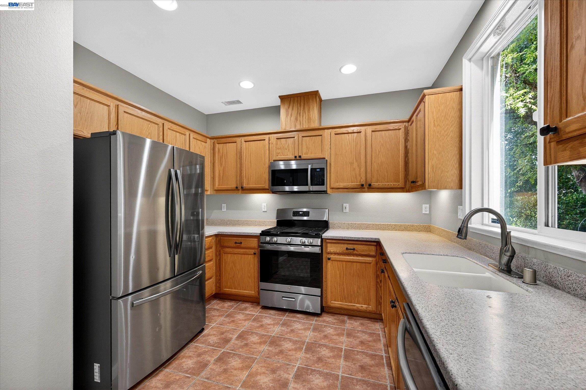 Detail Gallery Image 13 of 31 For 133 Sundance Pl, Martinez,  CA 94553 - 4 Beds | 2/1 Baths