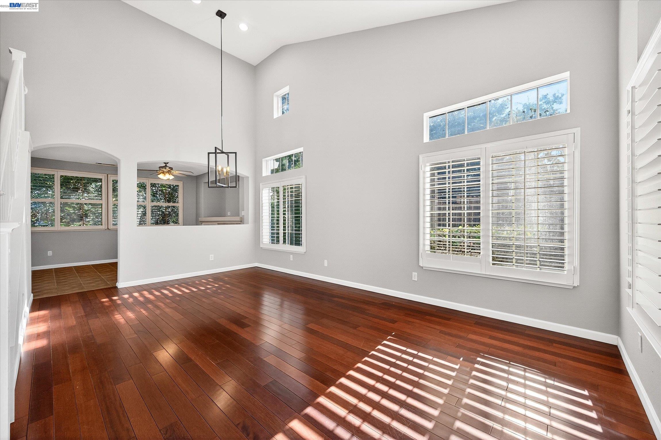 Detail Gallery Image 5 of 31 For 133 Sundance Pl, Martinez,  CA 94553 - 4 Beds | 2/1 Baths