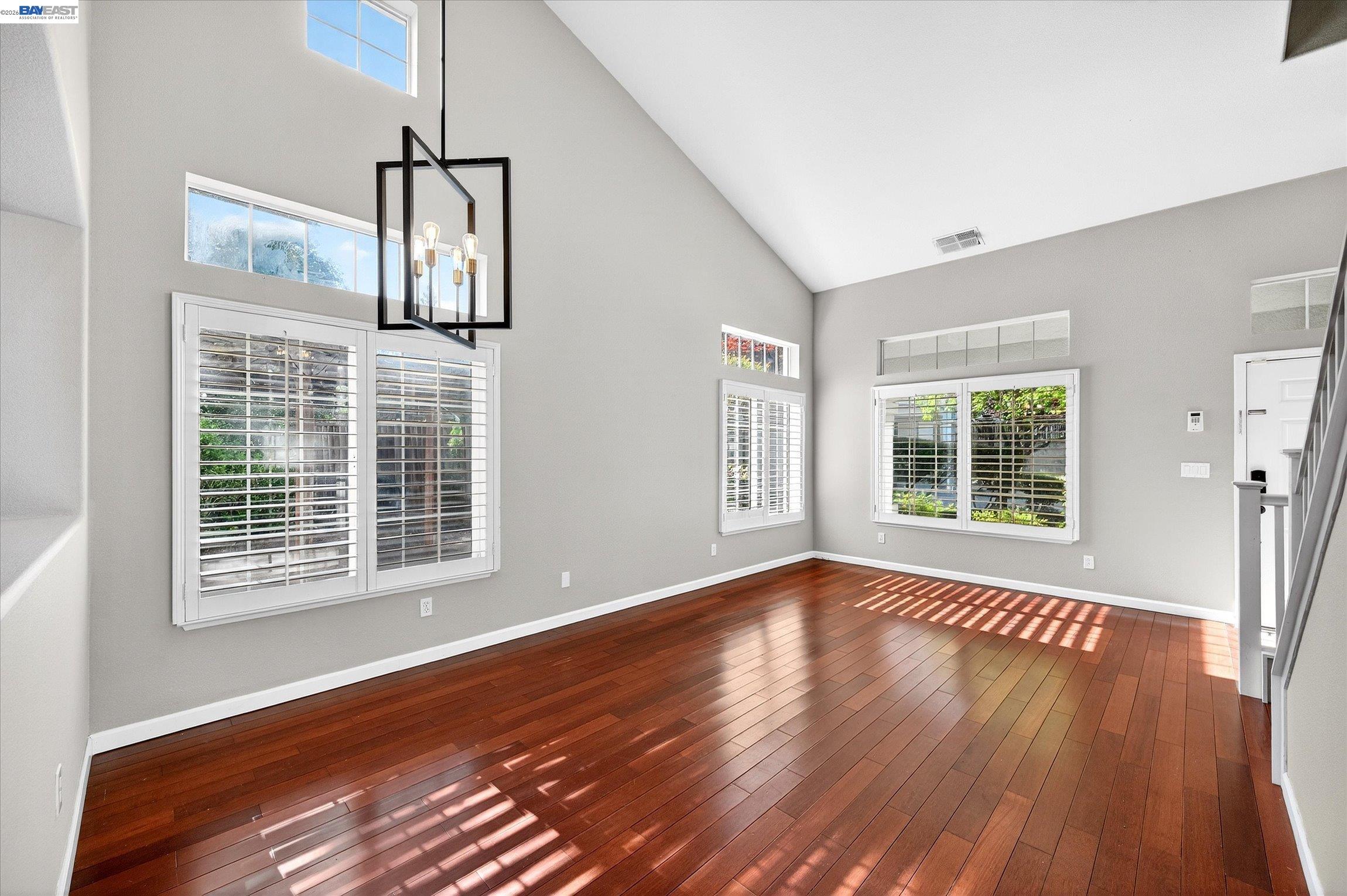 Detail Gallery Image 6 of 31 For 133 Sundance Pl, Martinez,  CA 94553 - 4 Beds | 2/1 Baths