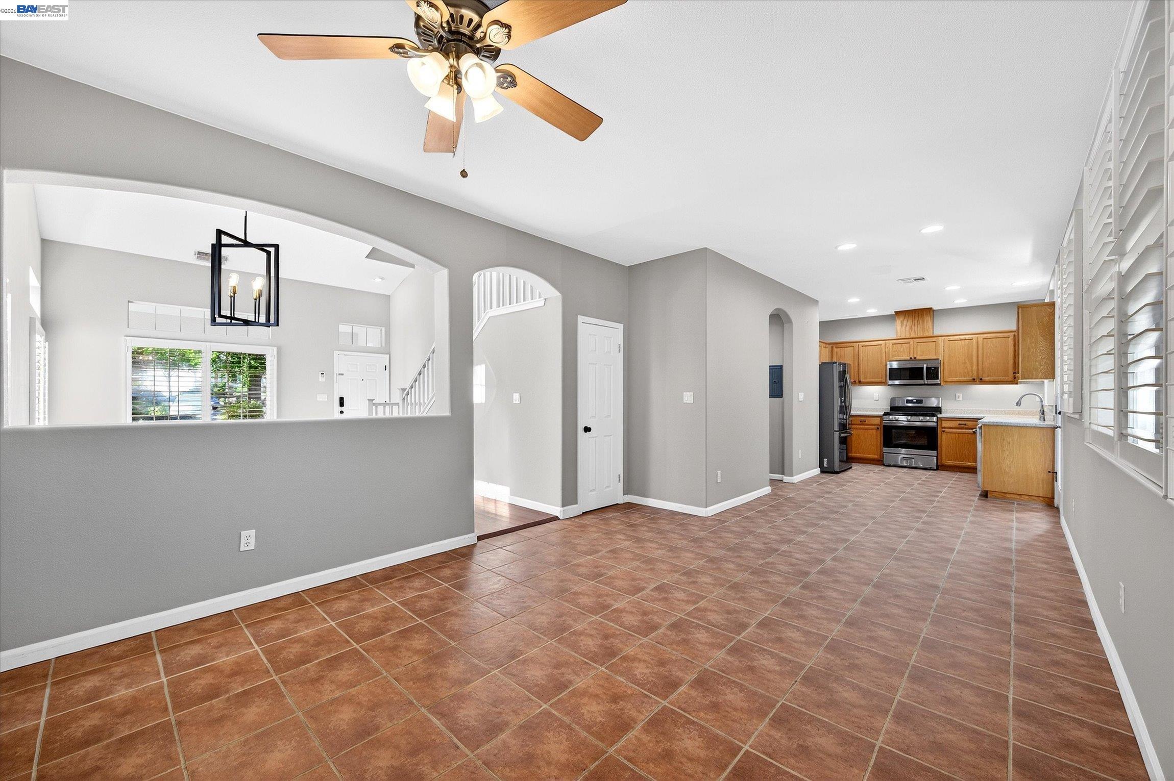 Detail Gallery Image 8 of 31 For 133 Sundance Pl, Martinez,  CA 94553 - 4 Beds | 2/1 Baths