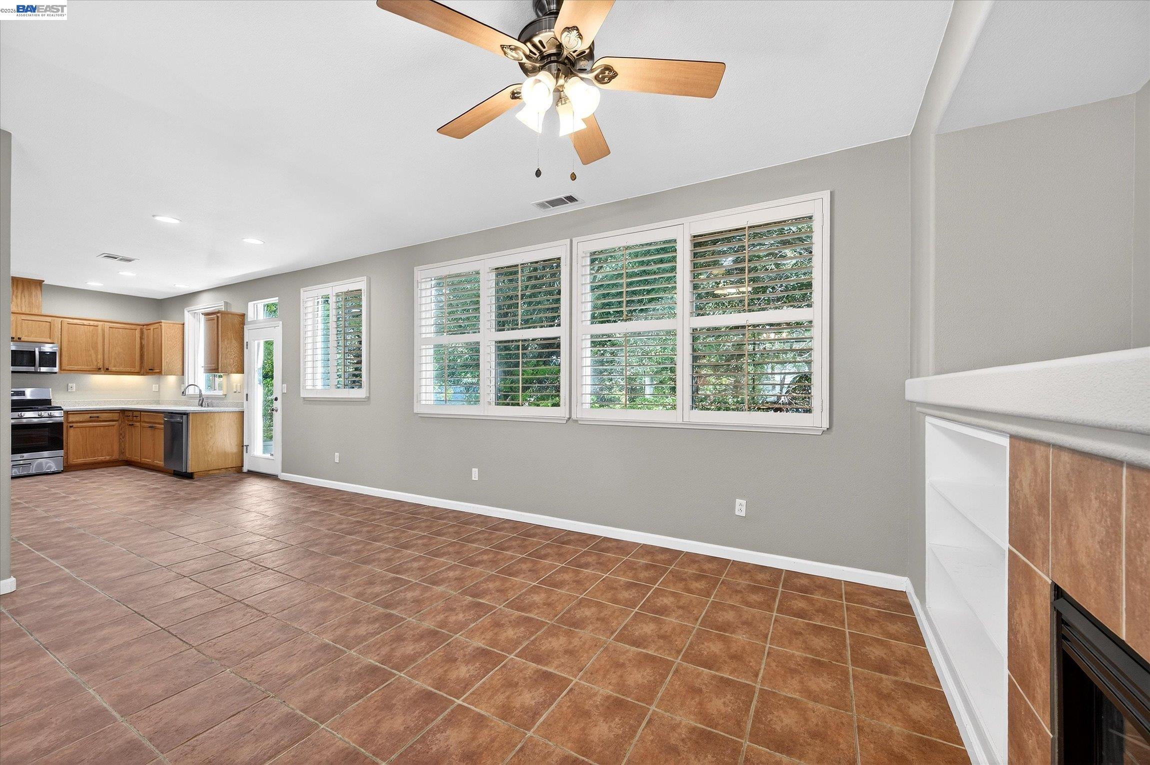 Detail Gallery Image 10 of 31 For 133 Sundance Pl, Martinez,  CA 94553 - 4 Beds | 2/1 Baths