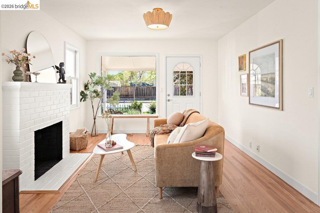 Detail Gallery Image 2 of 39 For 737 Dartshire Way, Sunnyvale,  CA 94087 - 3 Beds | 2 Baths