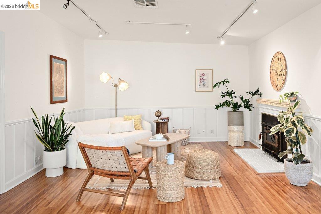 Detail Gallery Image 9 of 39 For 737 Dartshire Way, Sunnyvale,  CA 94087 - 3 Beds | 2 Baths