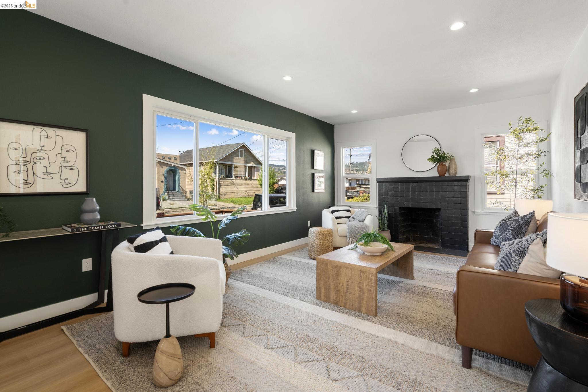 Detail Gallery Image 2 of 60 For 2100 69th Ave, Oakland,  CA 94621 - 4 Beds | 2 Baths