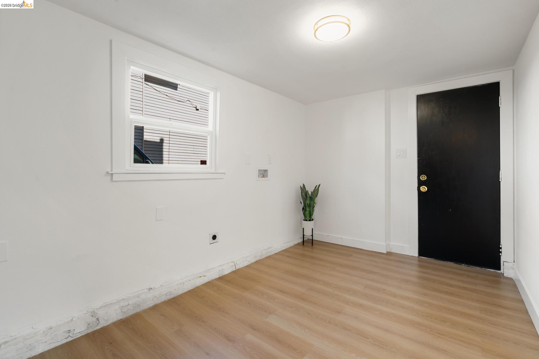 Detail Gallery Image 19 of 60 For 2100 69th Ave, Oakland,  CA 94621 - 4 Beds | 2 Baths