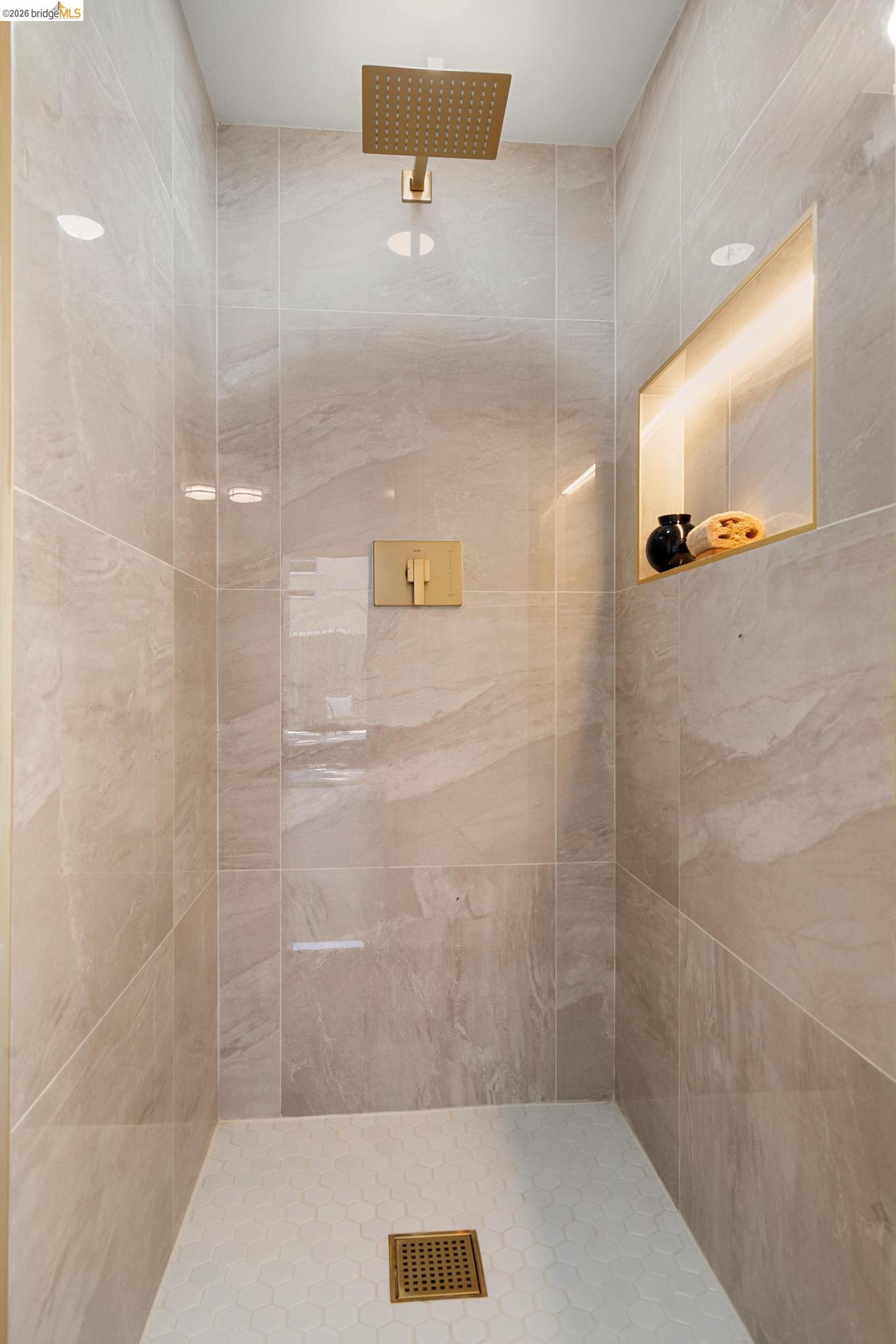 Detail Gallery Image 25 of 60 For 2100 69th Ave, Oakland,  CA 94621 - 4 Beds | 2 Baths