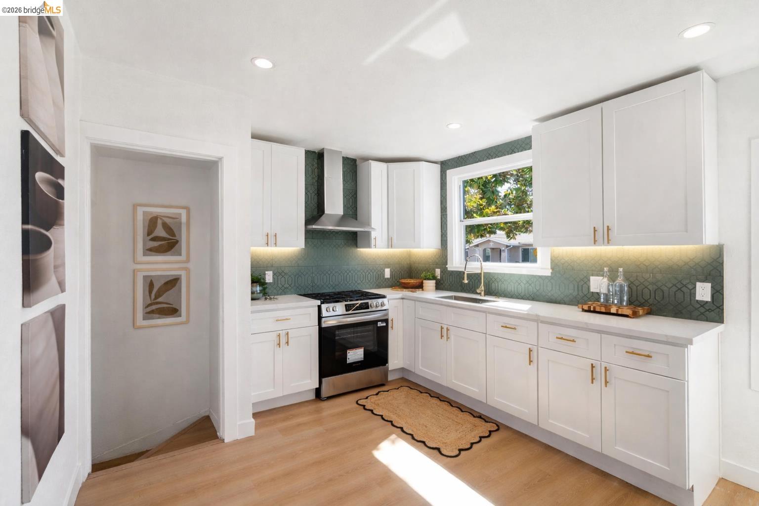 Detail Gallery Image 4 of 60 For 2100 69th Ave, Oakland,  CA 94621 - 4 Beds | 2 Baths