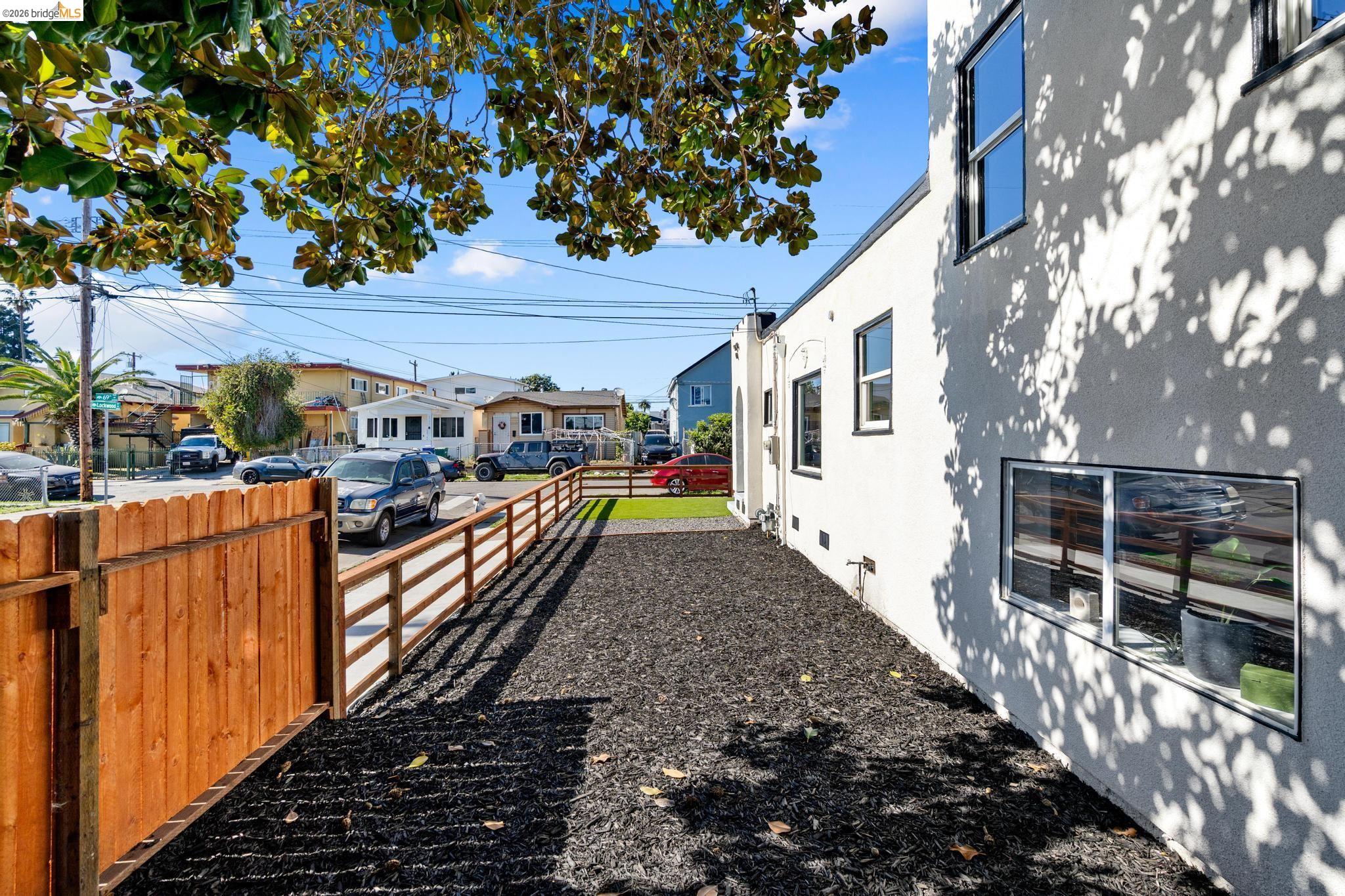 Detail Gallery Image 38 of 60 For 2100 69th Ave, Oakland,  CA 94621 - 4 Beds | 2 Baths