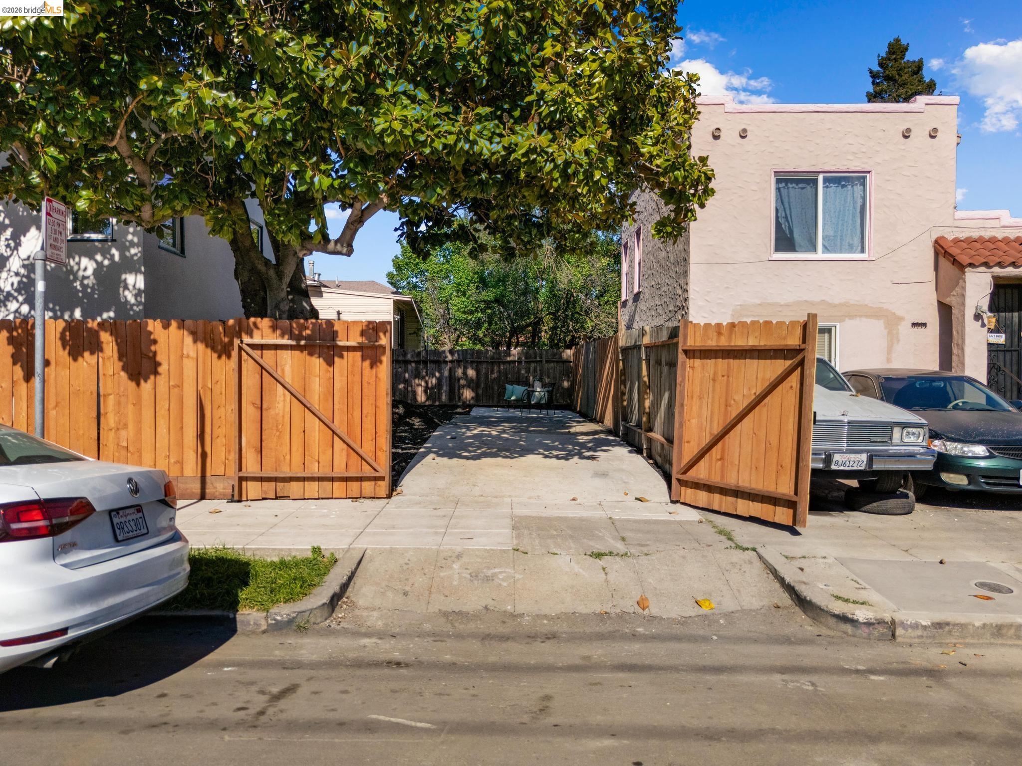 Detail Gallery Image 48 of 60 For 2100 69th Ave, Oakland,  CA 94621 - 4 Beds | 2 Baths