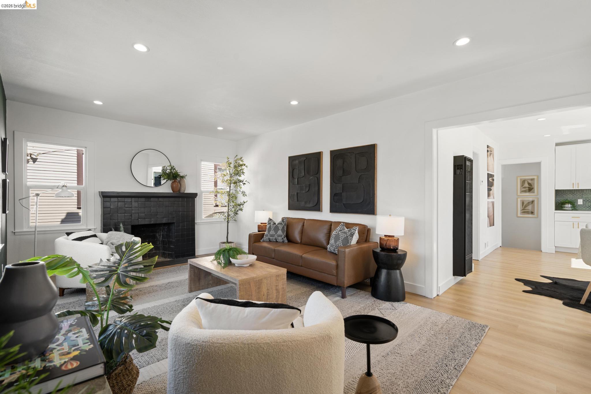 Detail Gallery Image 6 of 60 For 2100 69th Ave, Oakland,  CA 94621 - 4 Beds | 2 Baths