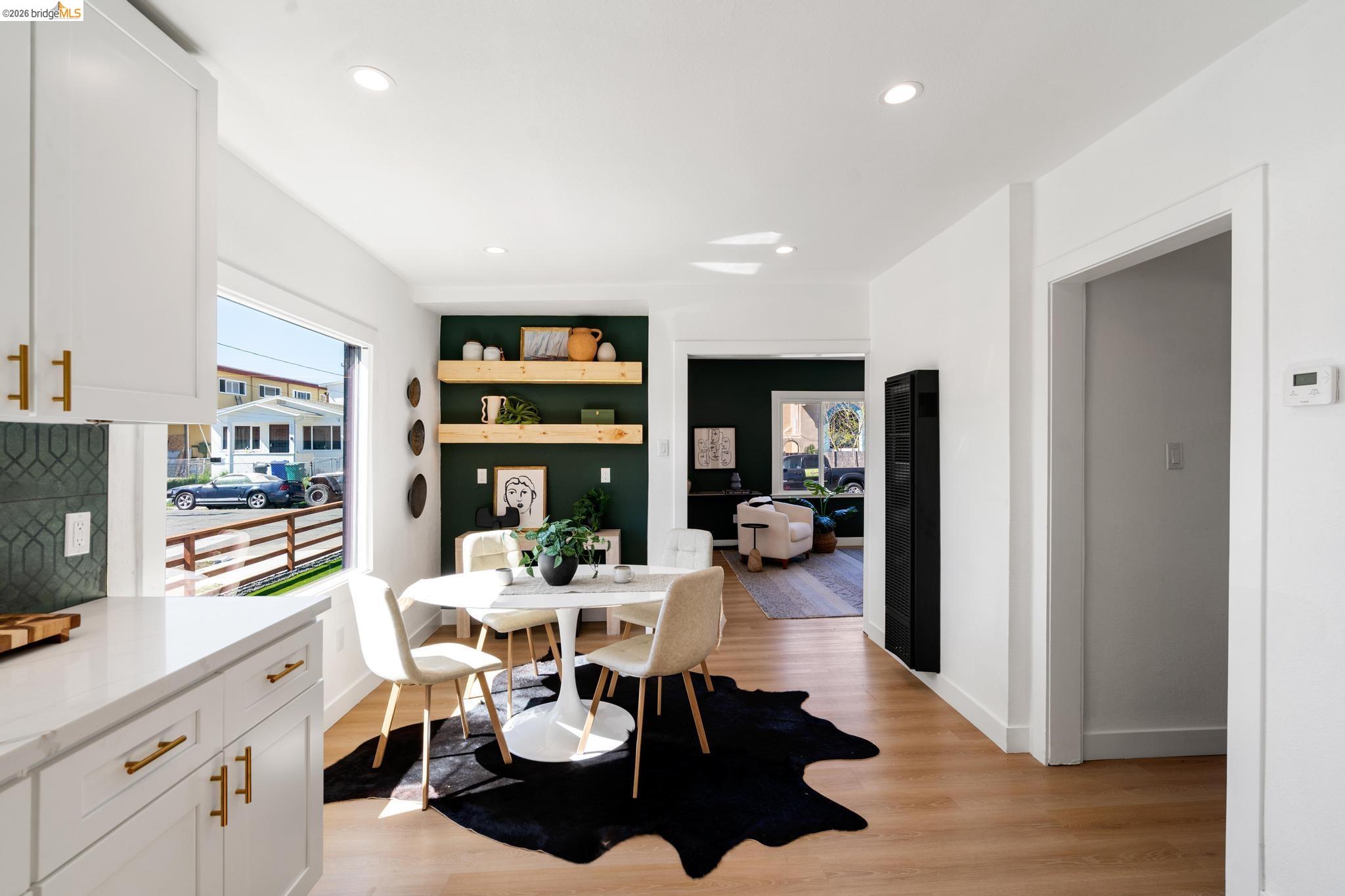 Detail Gallery Image 7 of 60 For 2100 69th Ave, Oakland,  CA 94621 - 4 Beds | 2 Baths