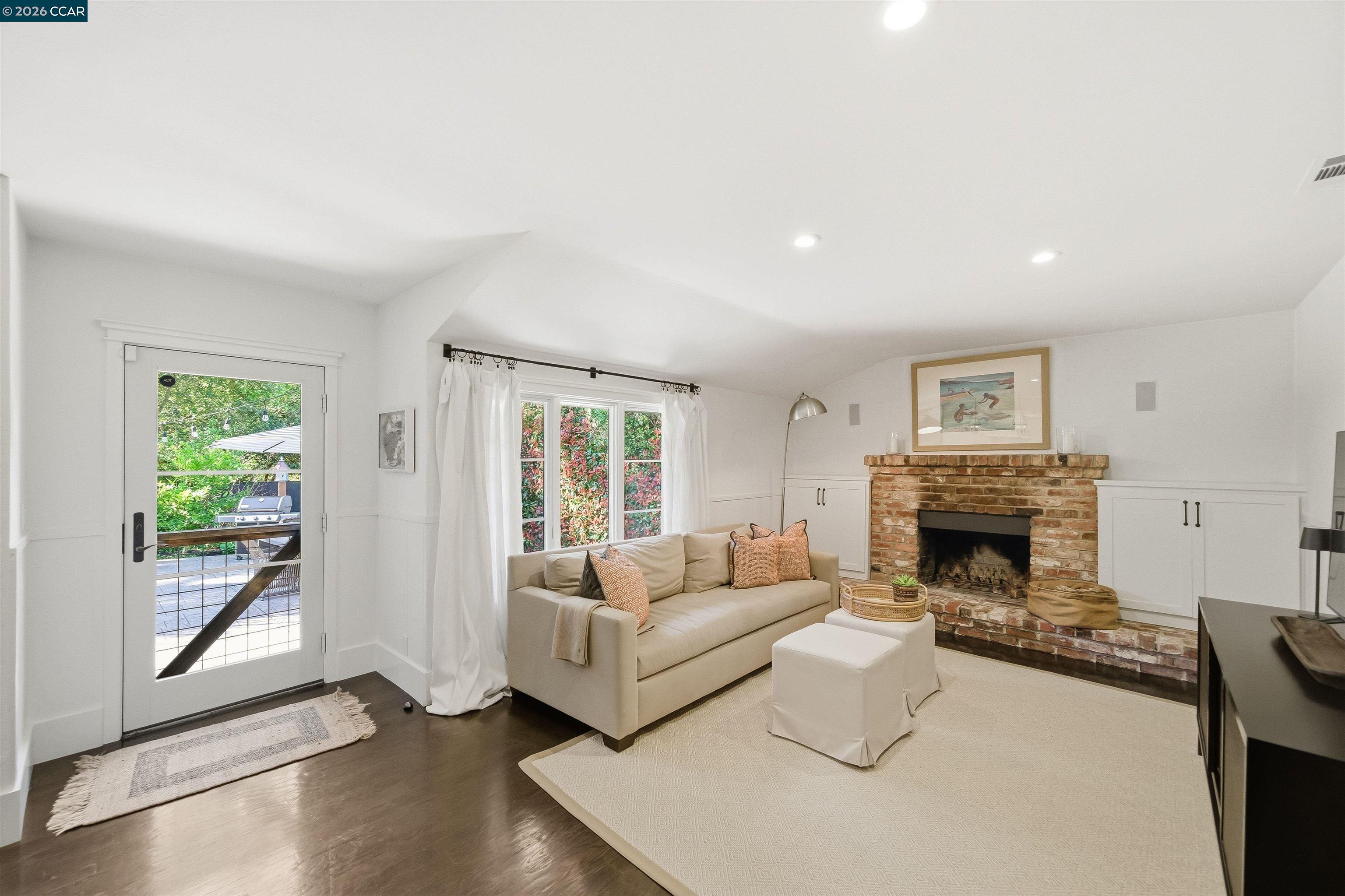 Detail Gallery Image 17 of 54 For 12 La Sombra Ct, Orinda,  CA 94563 - 4 Beds | 2/1 Baths