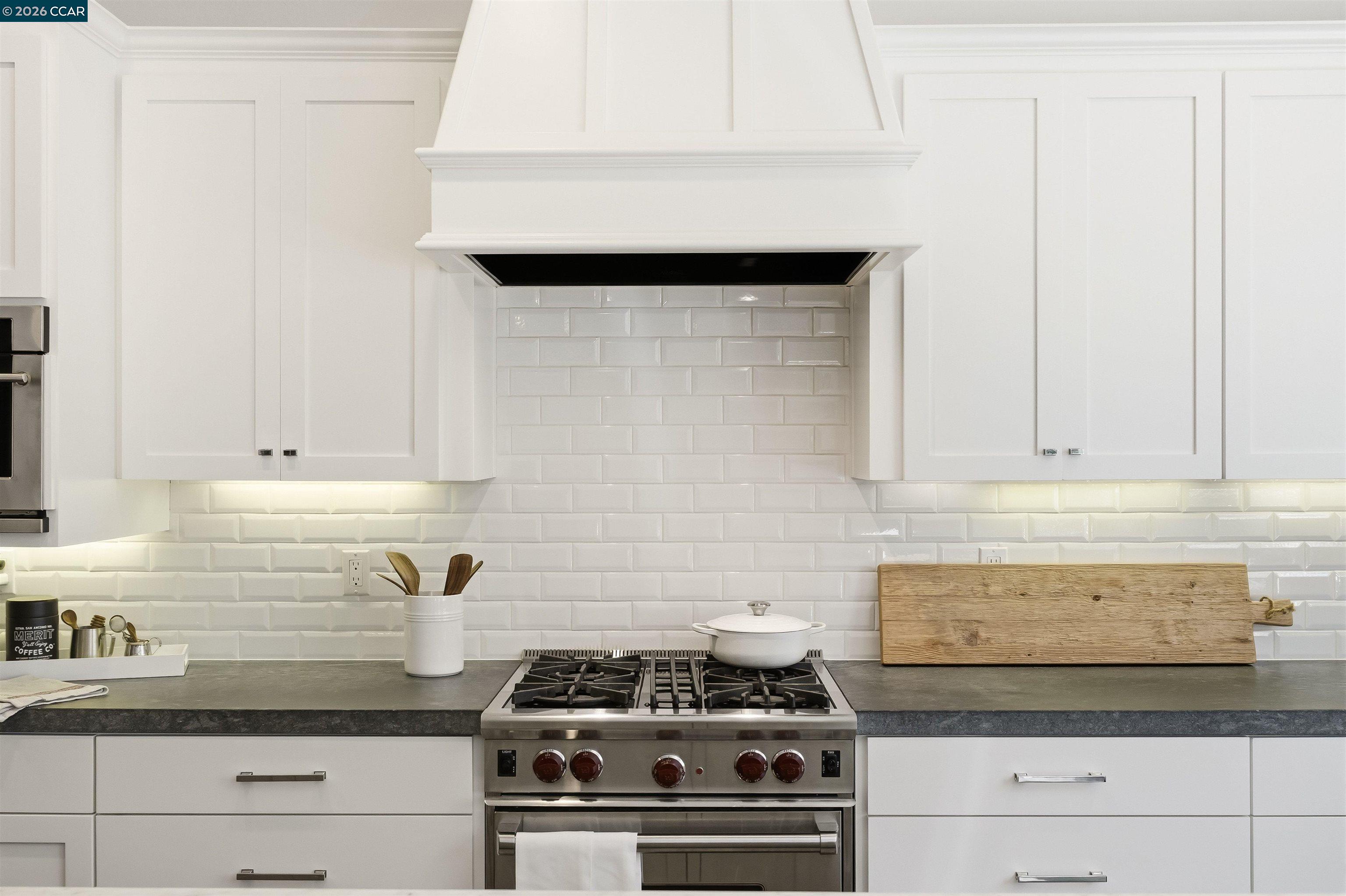 Detail Gallery Image 29 of 54 For 12 La Sombra Ct, Orinda,  CA 94563 - 4 Beds | 2/1 Baths