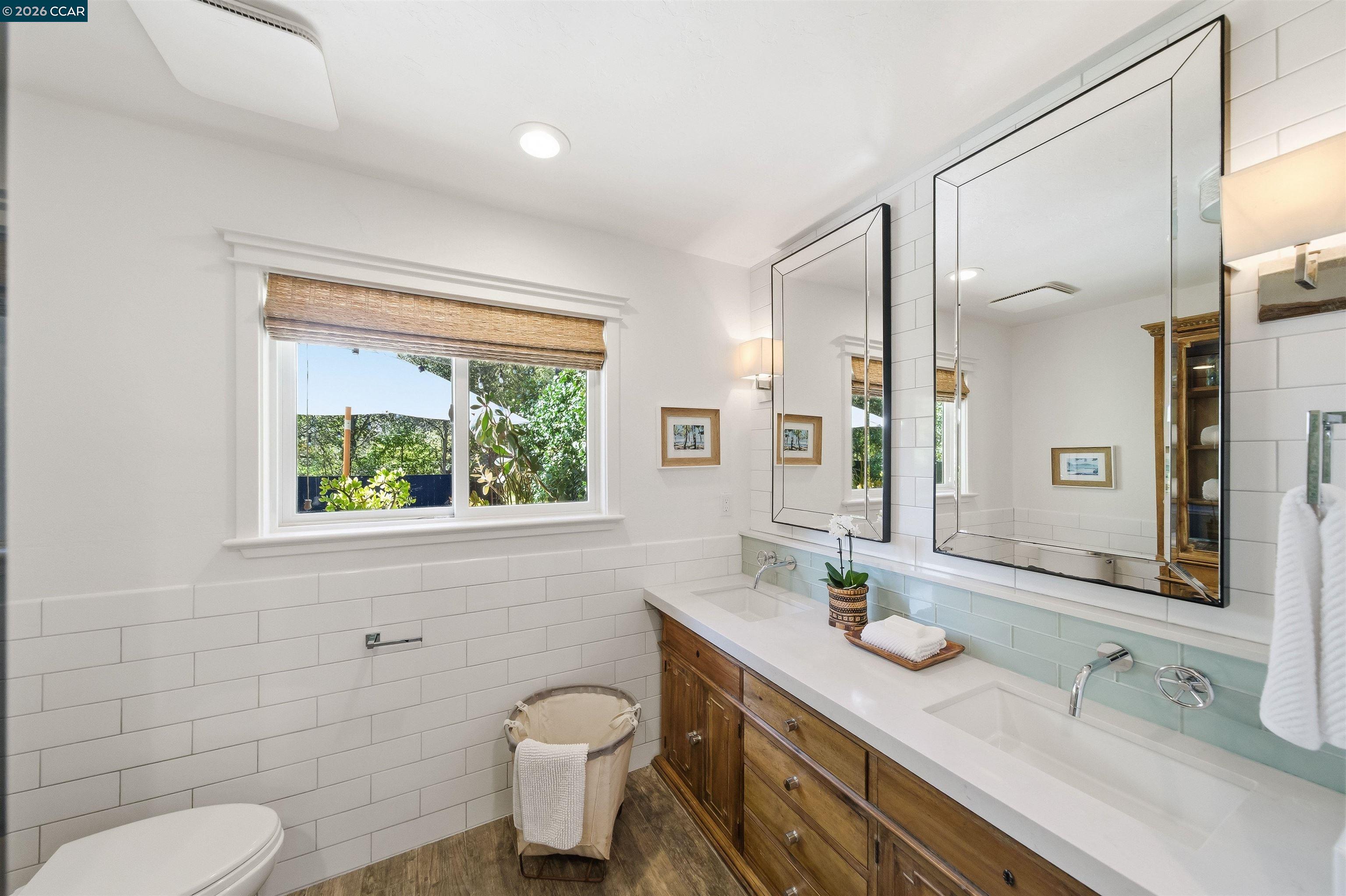 Detail Gallery Image 38 of 54 For 12 La Sombra Ct, Orinda,  CA 94563 - 4 Beds | 2/1 Baths