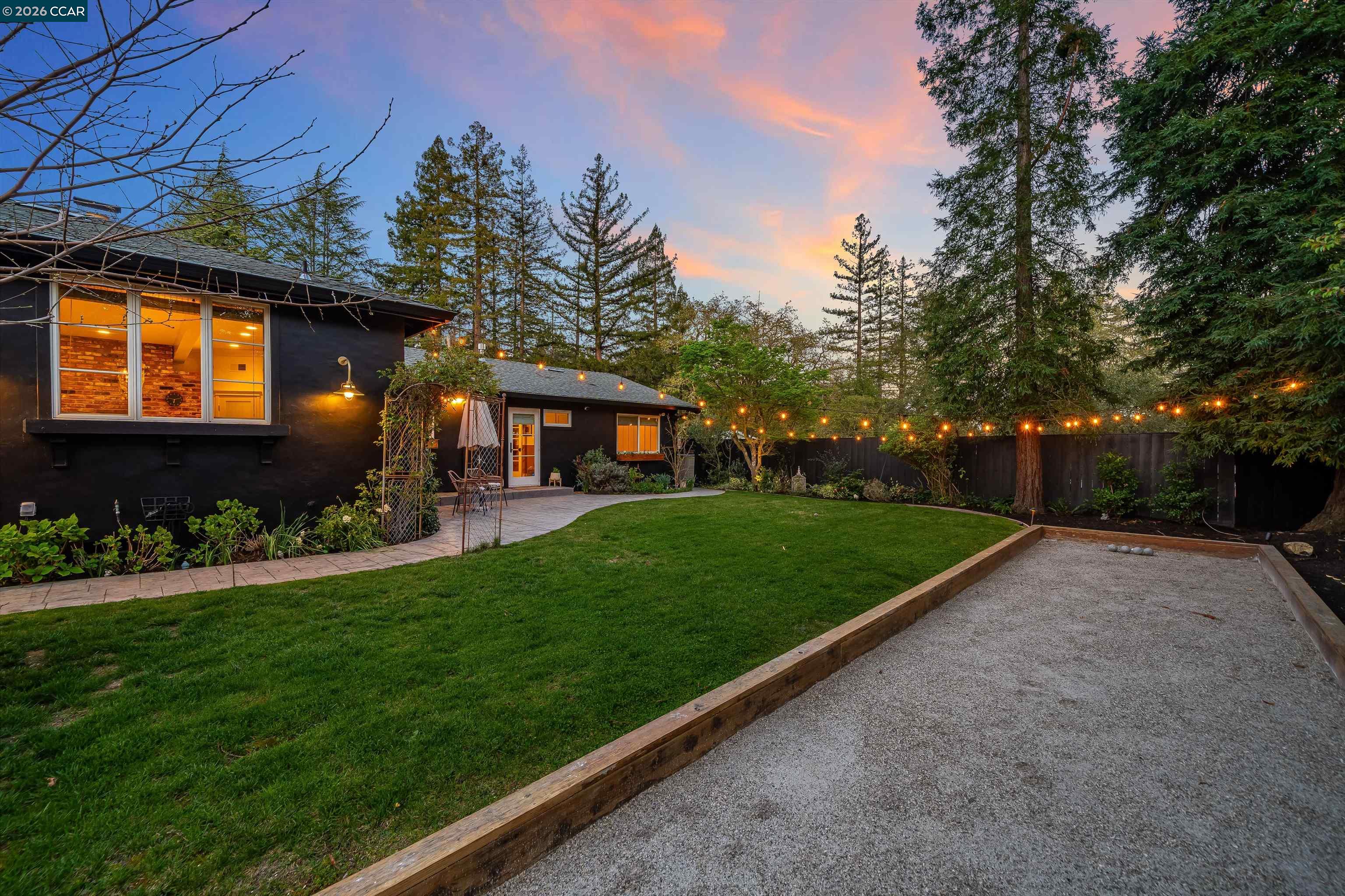 Detail Gallery Image 5 of 54 For 12 La Sombra Ct, Orinda,  CA 94563 - 4 Beds | 2/1 Baths