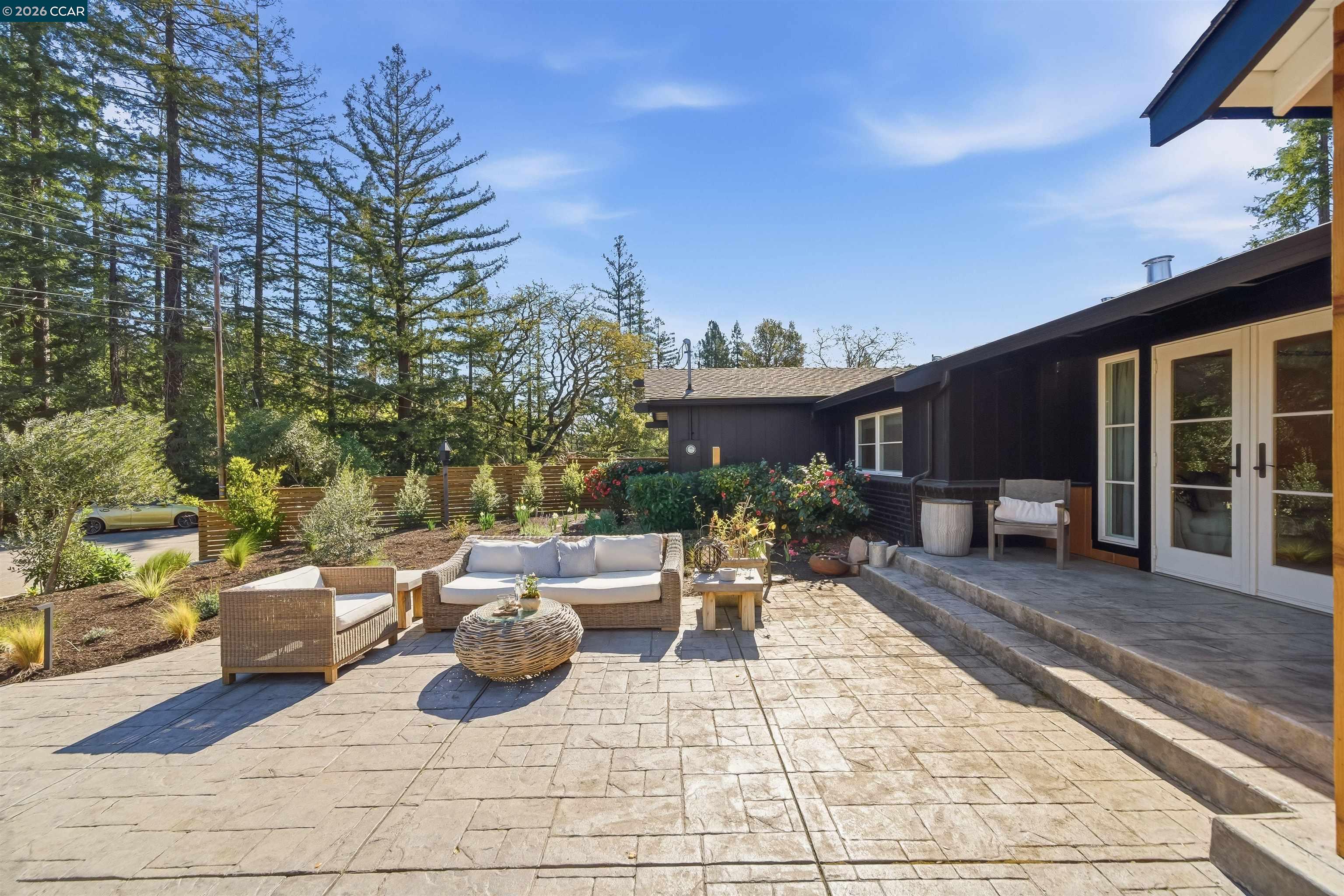 Detail Gallery Image 10 of 54 For 12 La Sombra Ct, Orinda,  CA 94563 - 4 Beds | 2/1 Baths