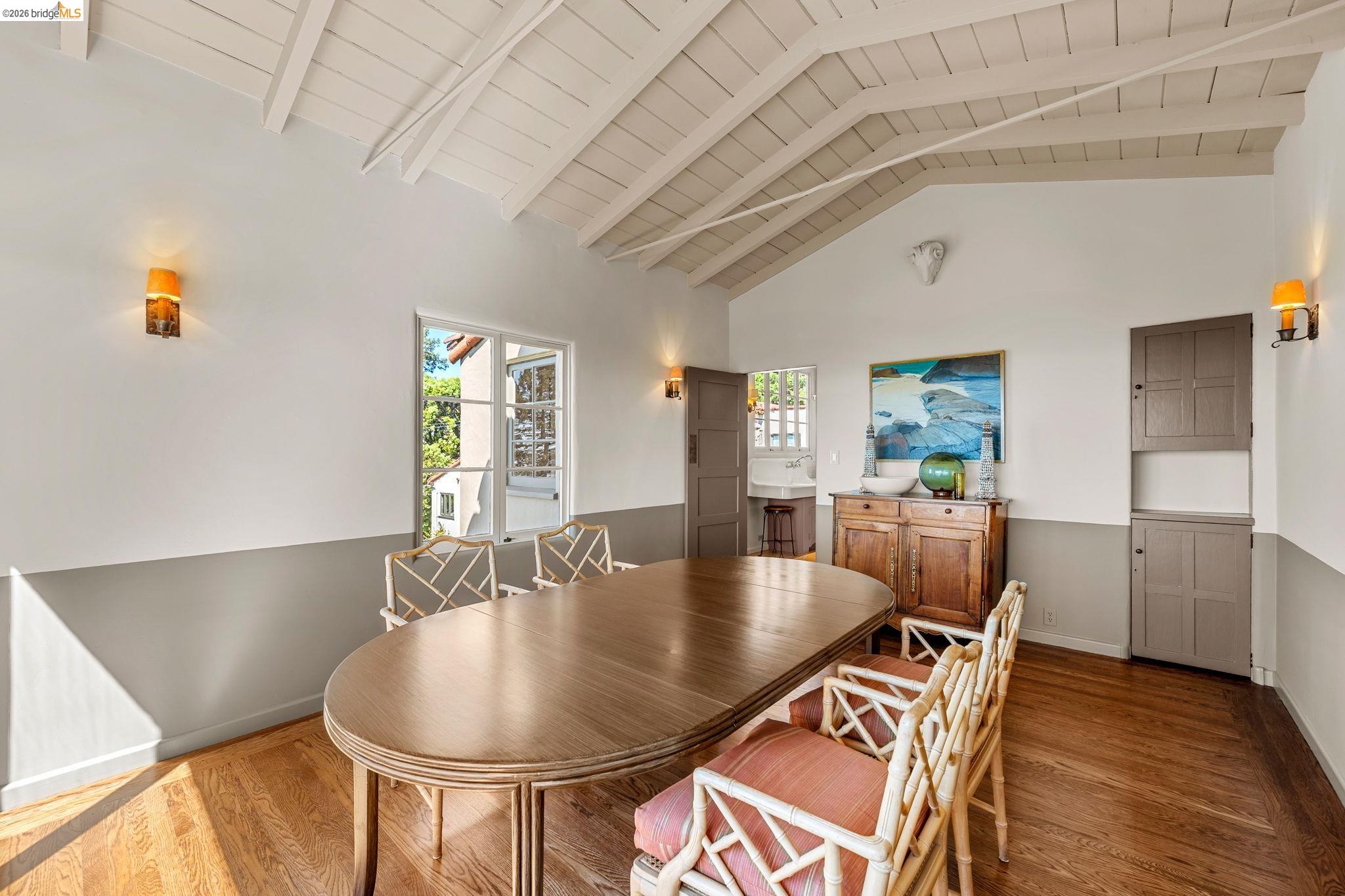 Detail Gallery Image 15 of 57 For 1004 Cragmont Avenue, Berkeley,  CA 94708-1412 - 3 Beds | 2 Baths