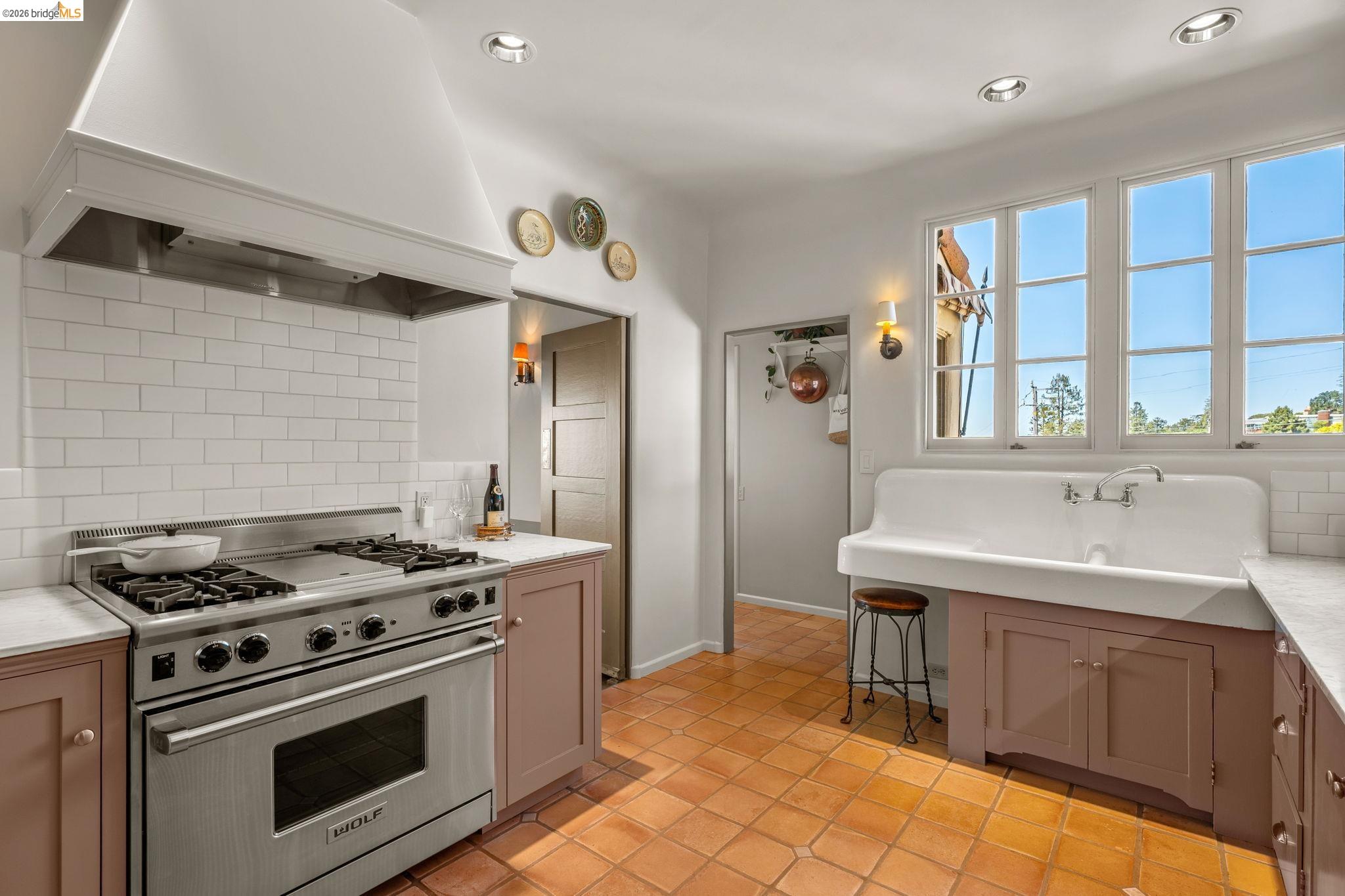 Detail Gallery Image 17 of 57 For 1004 Cragmont Avenue, Berkeley,  CA 94708-1412 - 3 Beds | 2 Baths