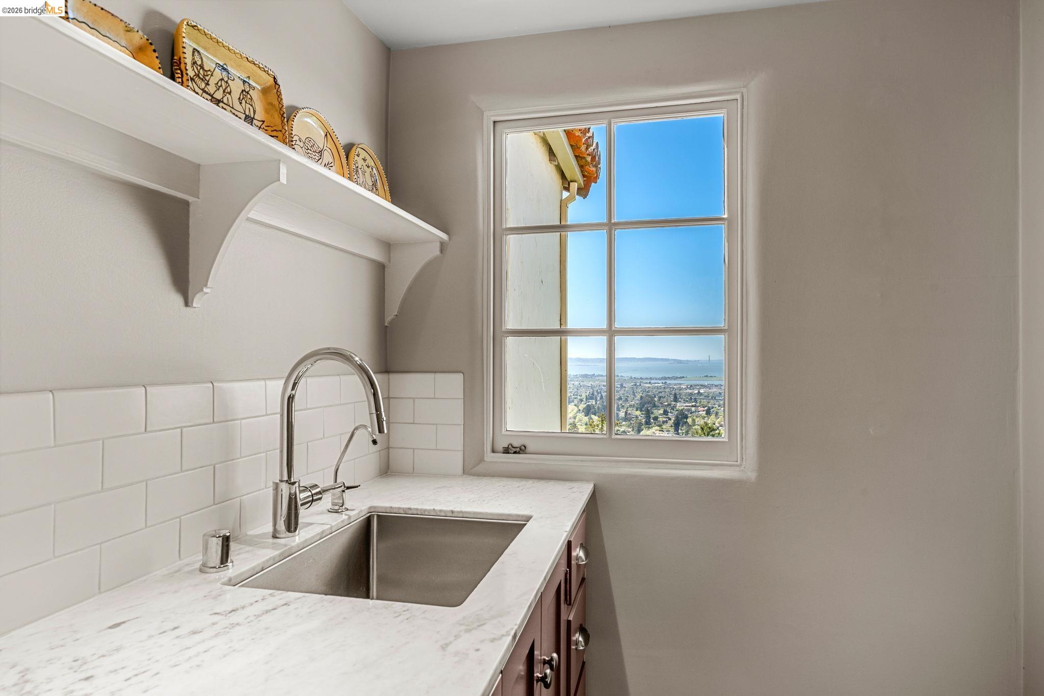 Detail Gallery Image 20 of 57 For 1004 Cragmont Avenue, Berkeley,  CA 94708-1412 - 3 Beds | 2 Baths