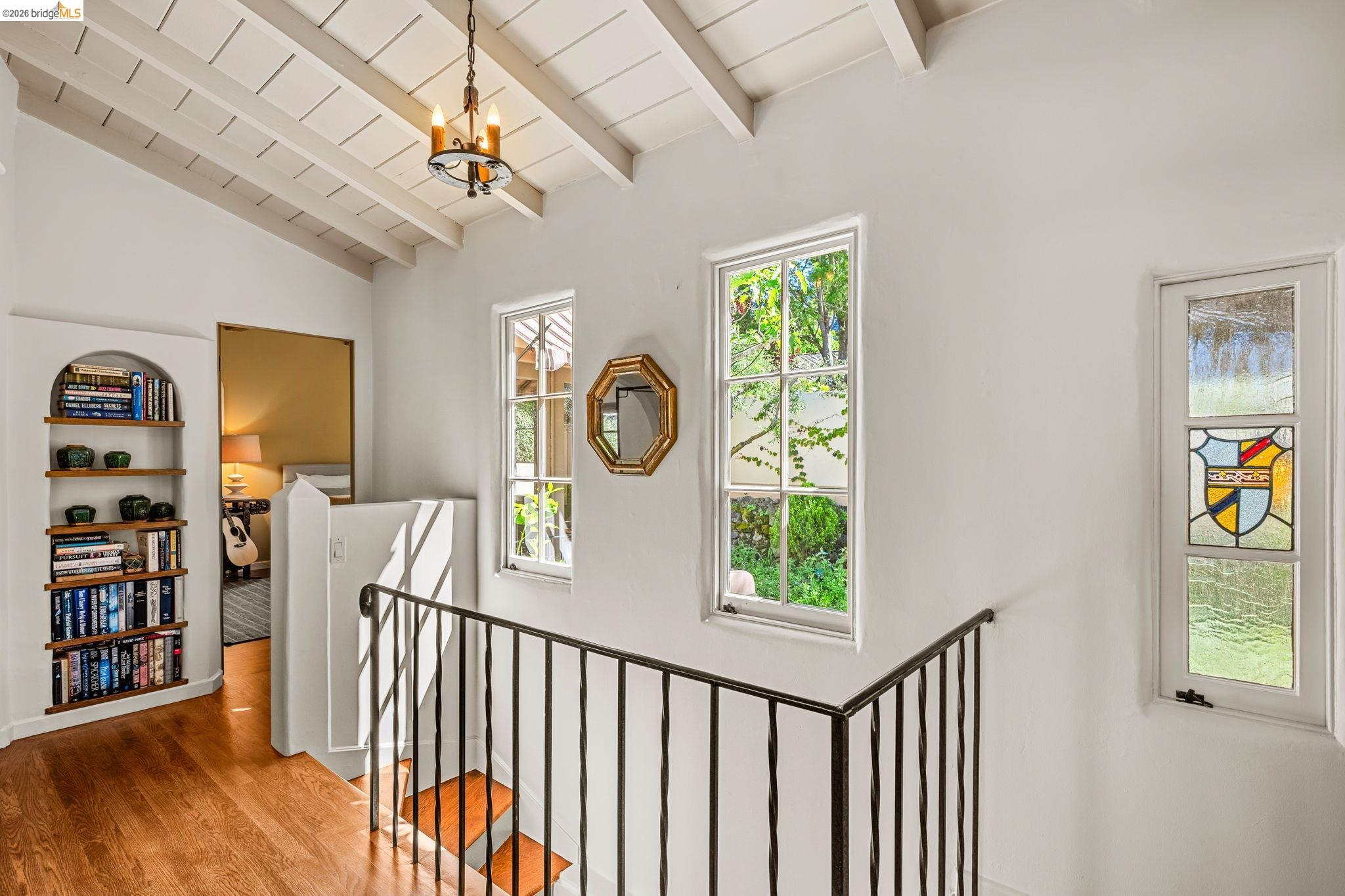 Detail Gallery Image 23 of 57 For 1004 Cragmont Avenue, Berkeley,  CA 94708-1412 - 3 Beds | 2 Baths