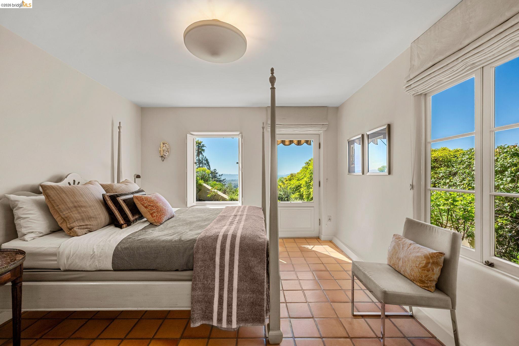 Detail Gallery Image 34 of 57 For 1004 Cragmont Avenue, Berkeley,  CA 94708-1412 - 3 Beds | 2 Baths