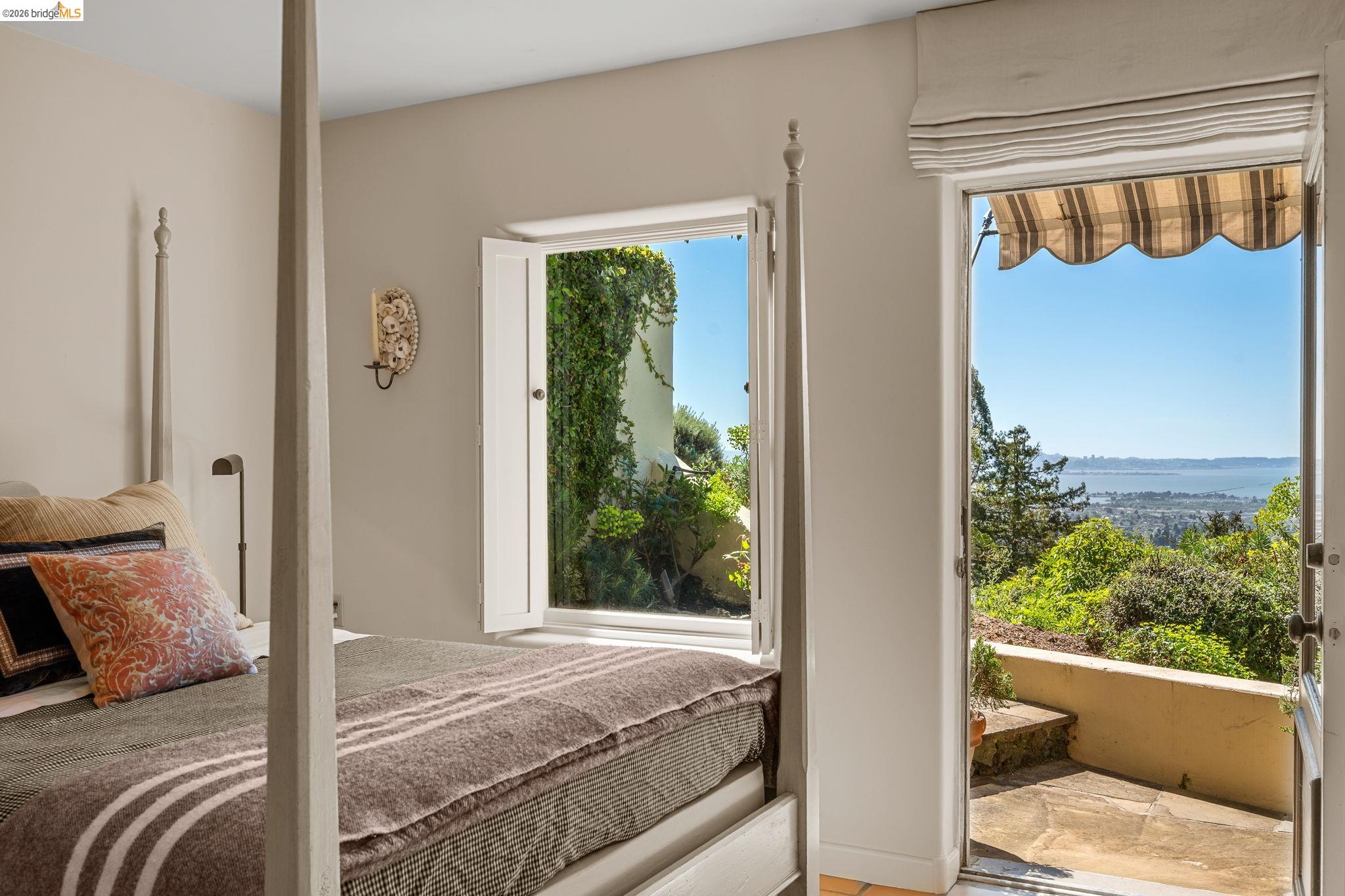 Detail Gallery Image 35 of 57 For 1004 Cragmont Avenue, Berkeley,  CA 94708-1412 - 3 Beds | 2 Baths