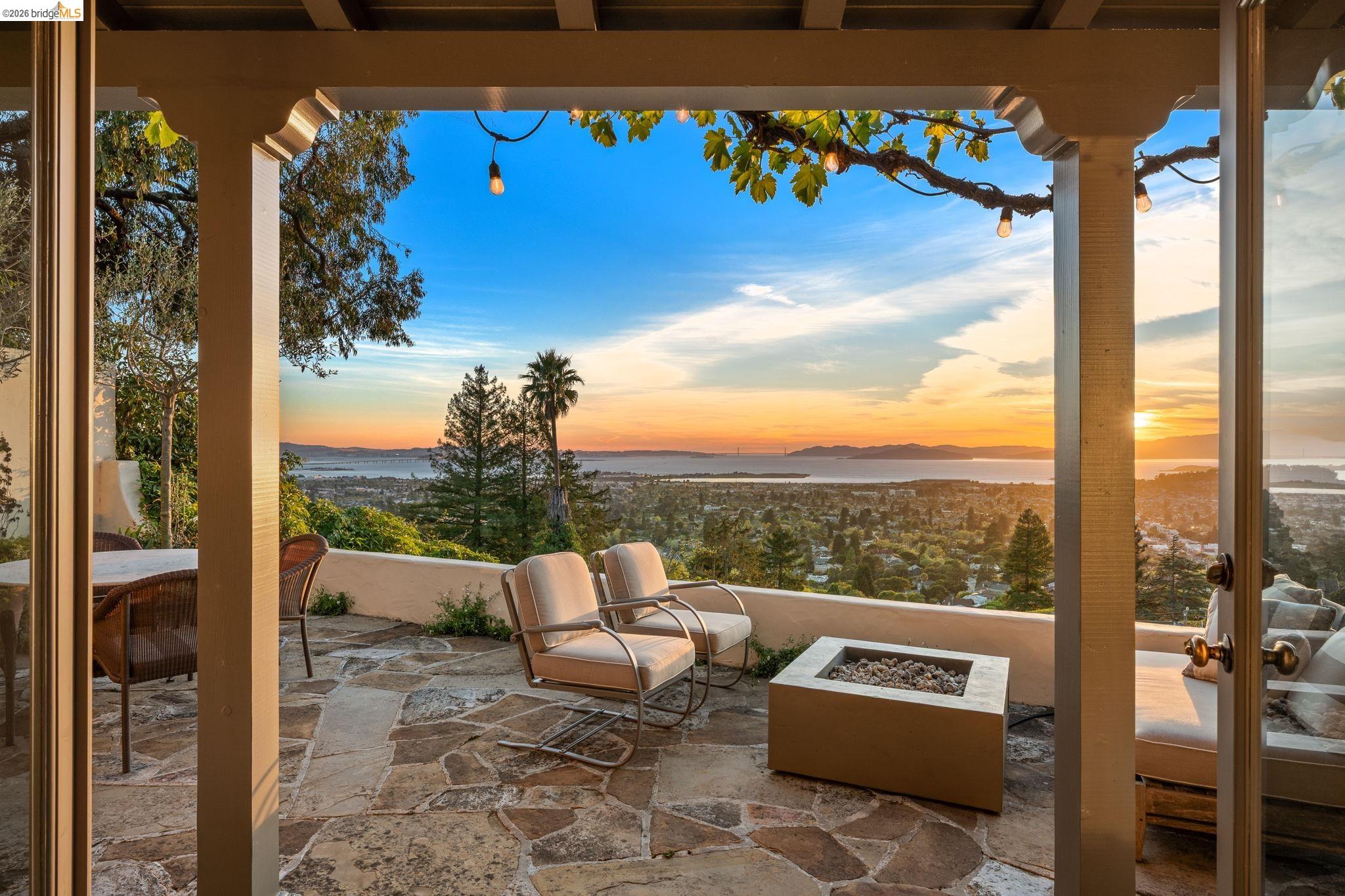 Detail Gallery Image 44 of 57 For 1004 Cragmont Avenue, Berkeley,  CA 94708-1412 - 3 Beds | 2 Baths