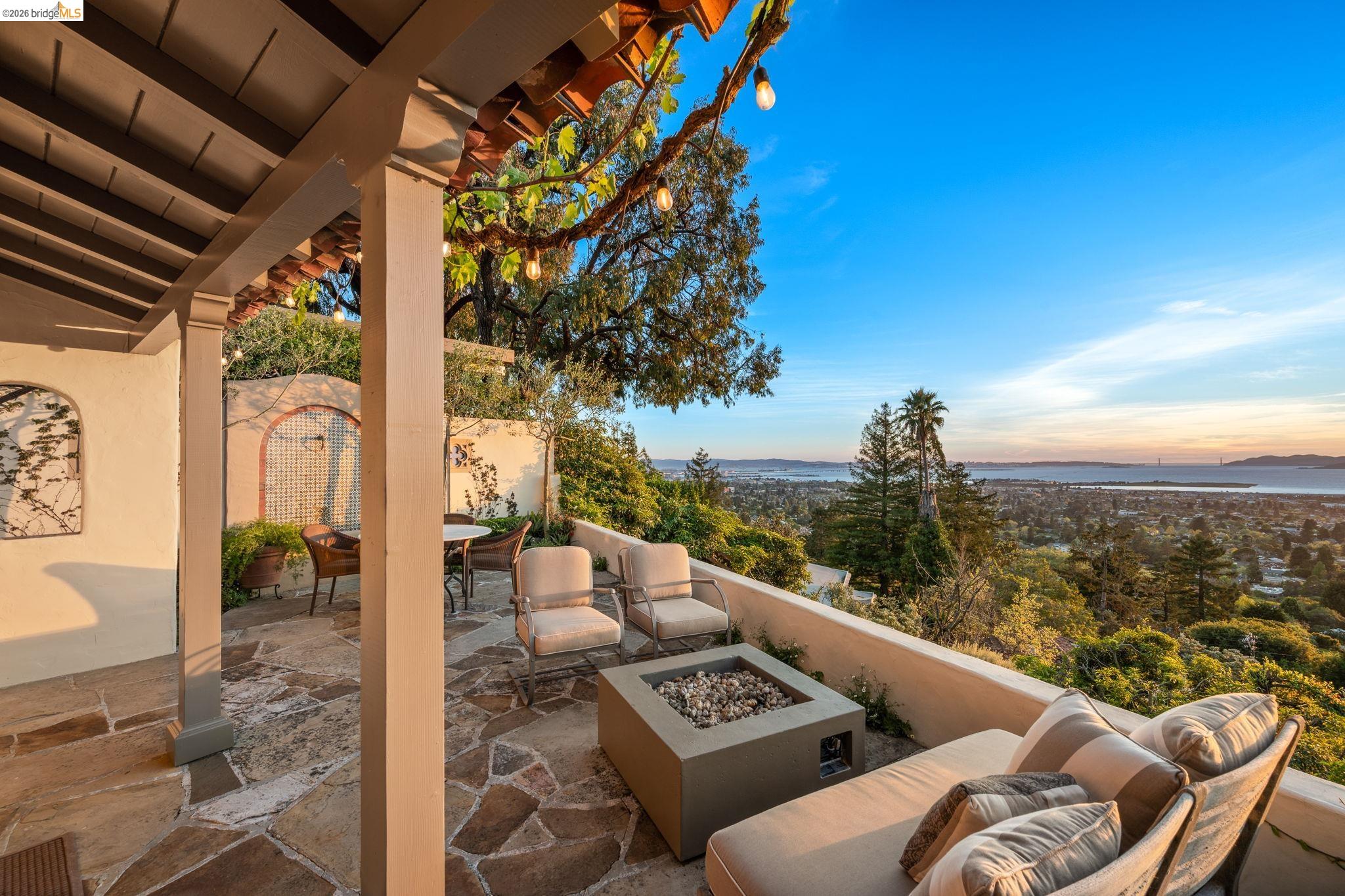 Detail Gallery Image 46 of 57 For 1004 Cragmont Avenue, Berkeley,  CA 94708-1412 - 3 Beds | 2 Baths