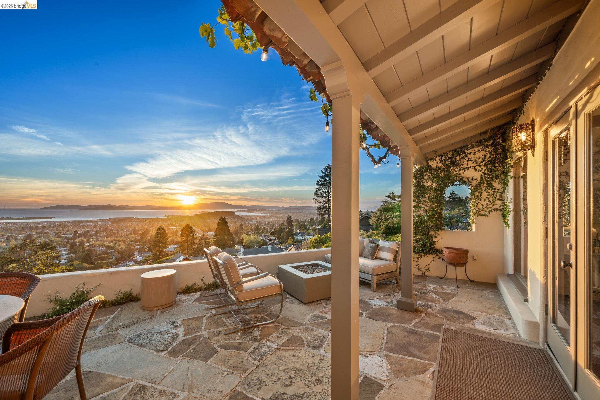 Detail Gallery Image 47 of 57 For 1004 Cragmont Avenue, Berkeley,  CA 94708-1412 - 3 Beds | 2 Baths