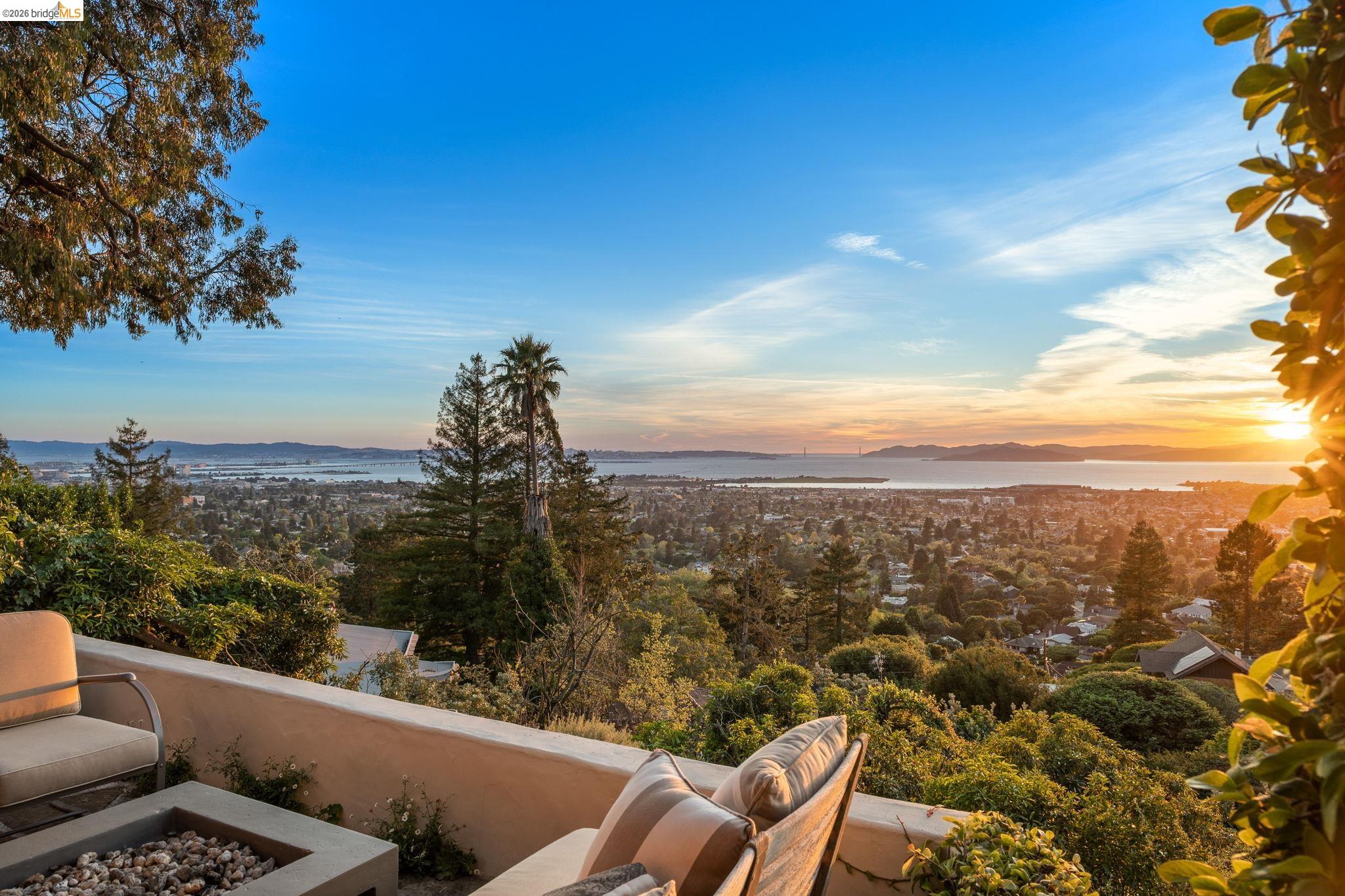 Detail Gallery Image 48 of 57 For 1004 Cragmont Avenue, Berkeley,  CA 94708-1412 - 3 Beds | 2 Baths