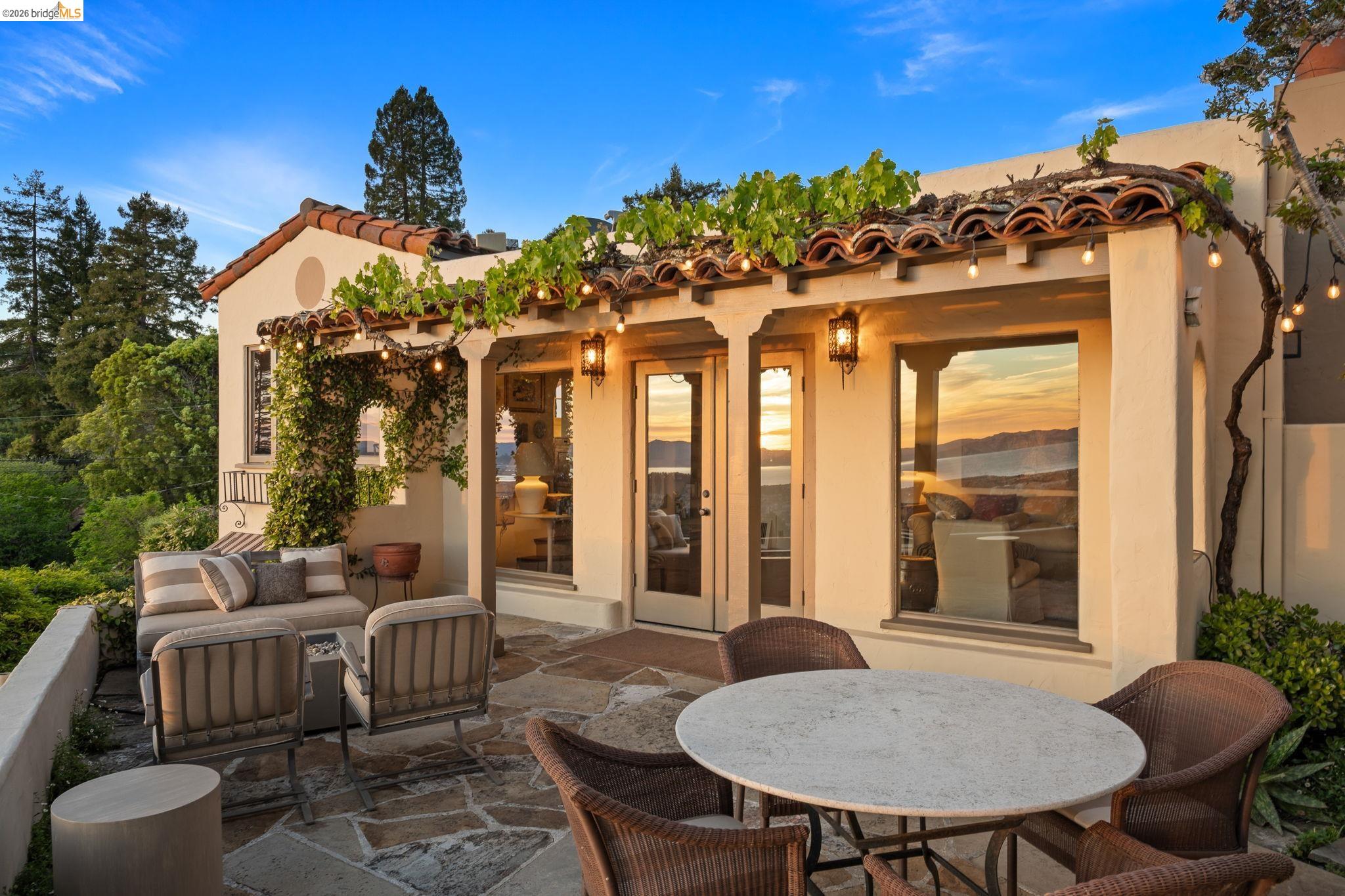 Detail Gallery Image 50 of 57 For 1004 Cragmont Avenue, Berkeley,  CA 94708-1412 - 3 Beds | 2 Baths