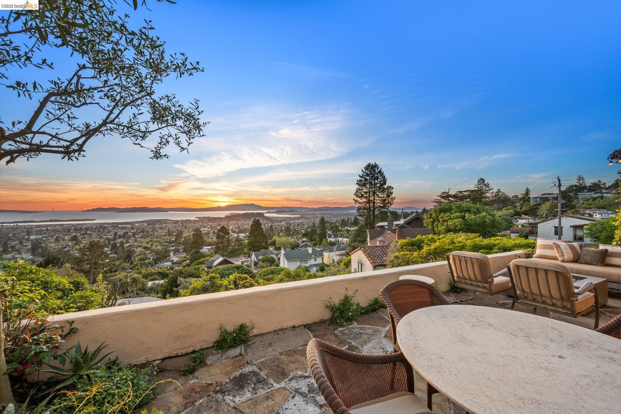 Detail Gallery Image 51 of 57 For 1004 Cragmont Avenue, Berkeley,  CA 94708-1412 - 3 Beds | 2 Baths