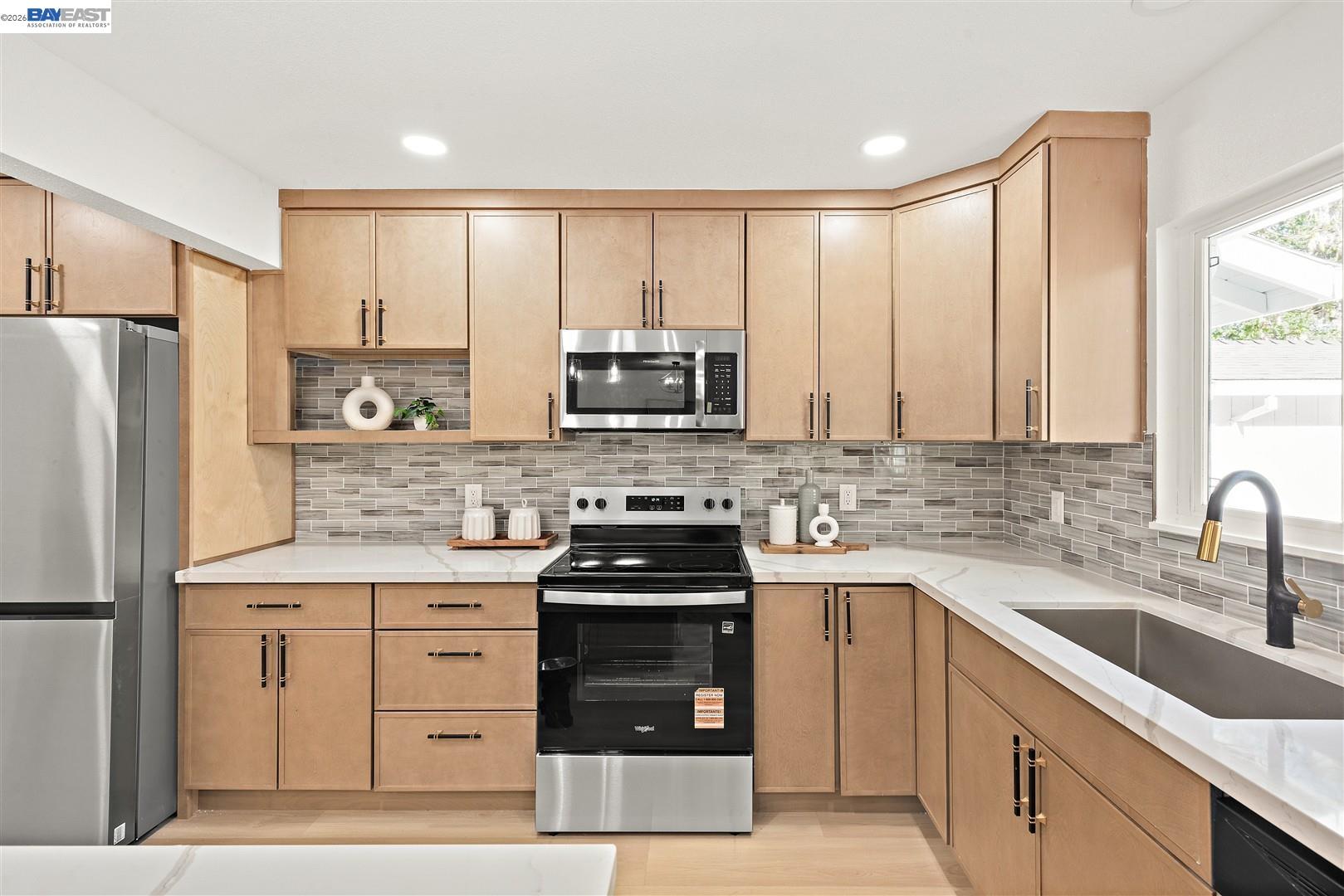 Detail Gallery Image 8 of 40 For 1800 Gilardy Dr, Concord,  CA 94518 - 4 Beds | 2 Baths