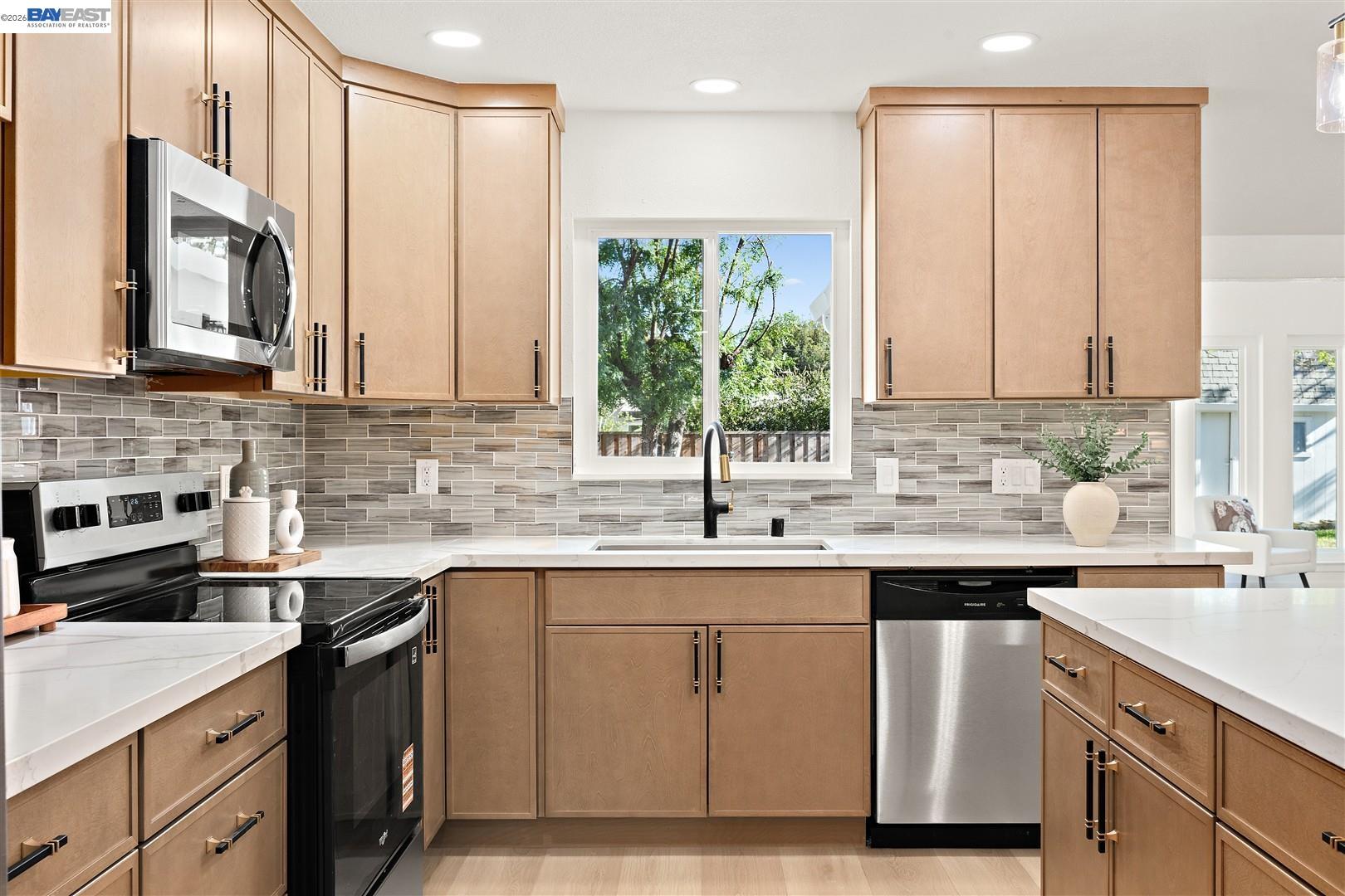 Detail Gallery Image 9 of 40 For 1800 Gilardy Dr, Concord,  CA 94518 - 4 Beds | 2 Baths