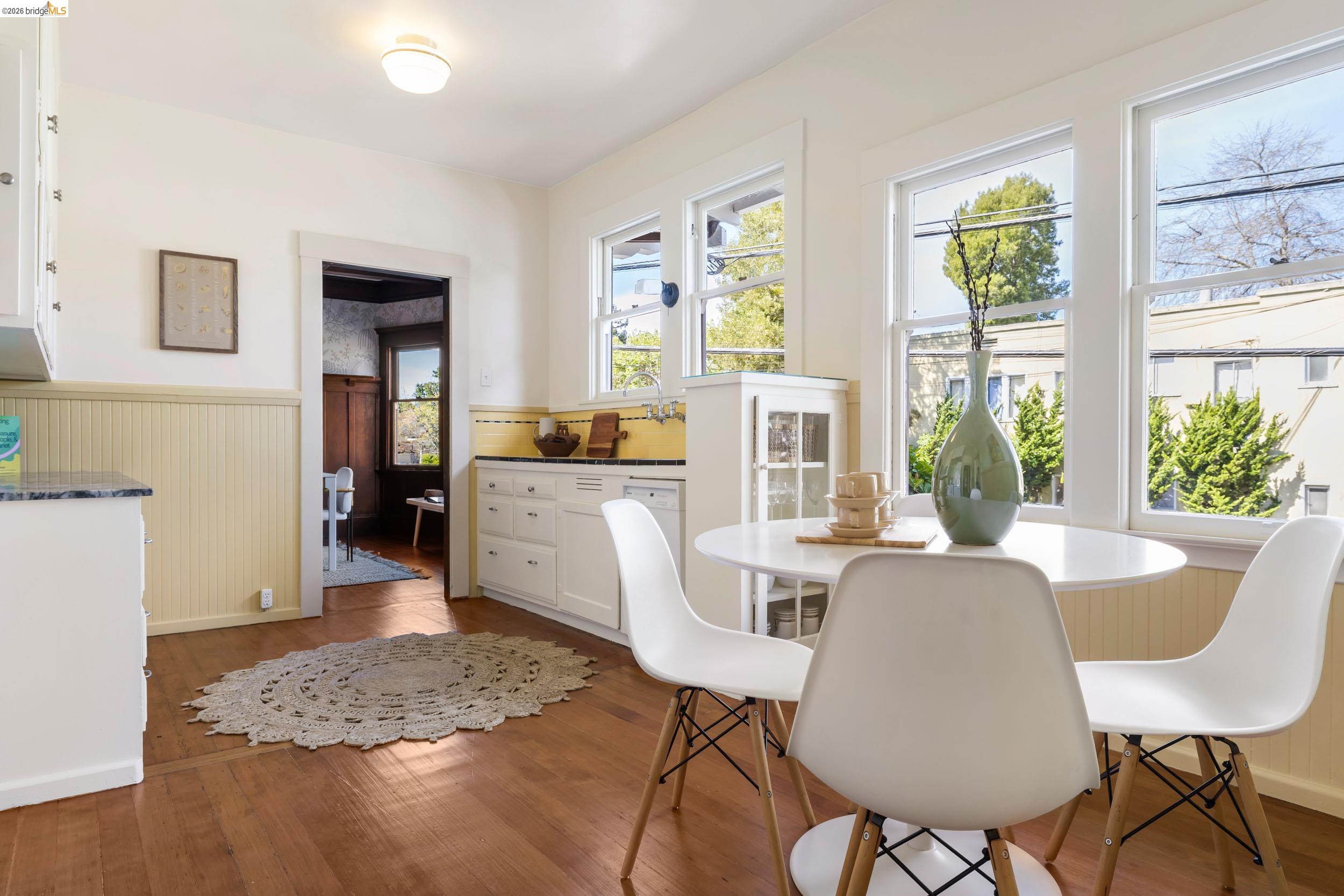 Detail Gallery Image 15 of 34 For 248 Mather St, Oakland,  CA 94611 - 3 Beds | 2/1 Baths